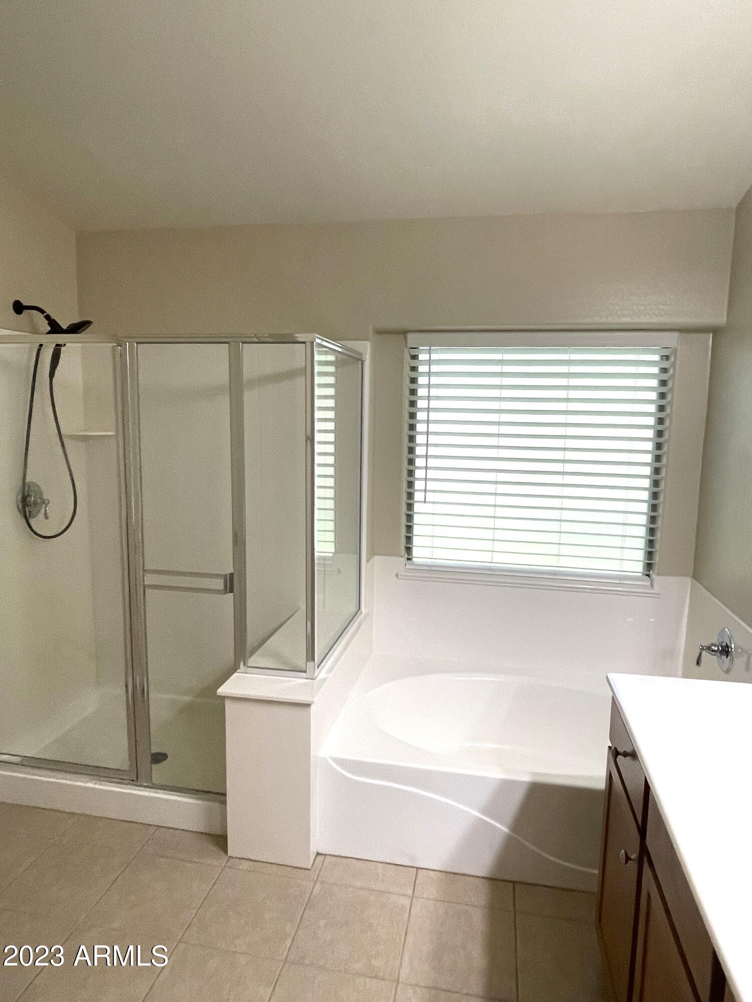 1198 E ANGELINE Avenue