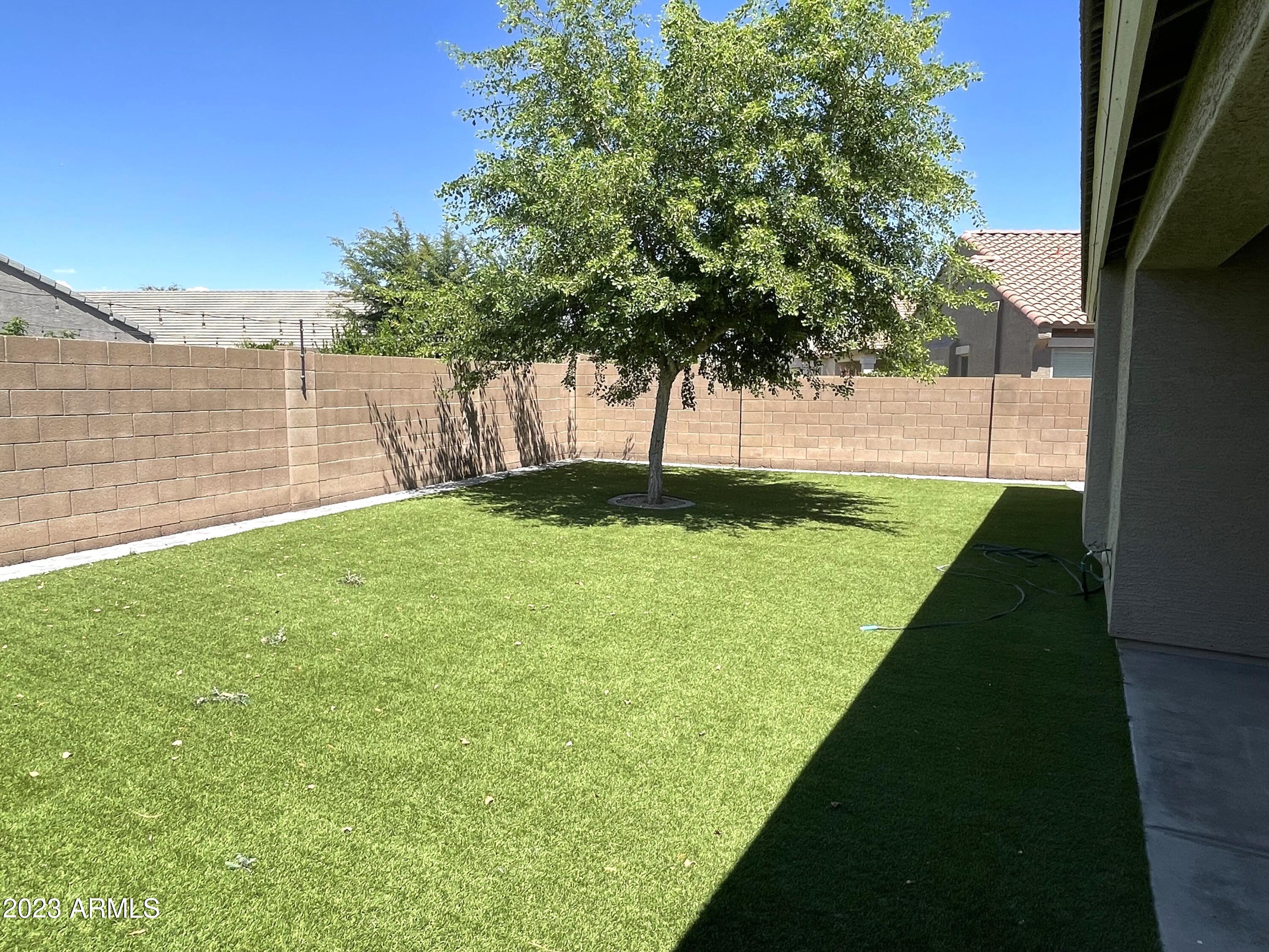 1198 E ANGELINE Avenue