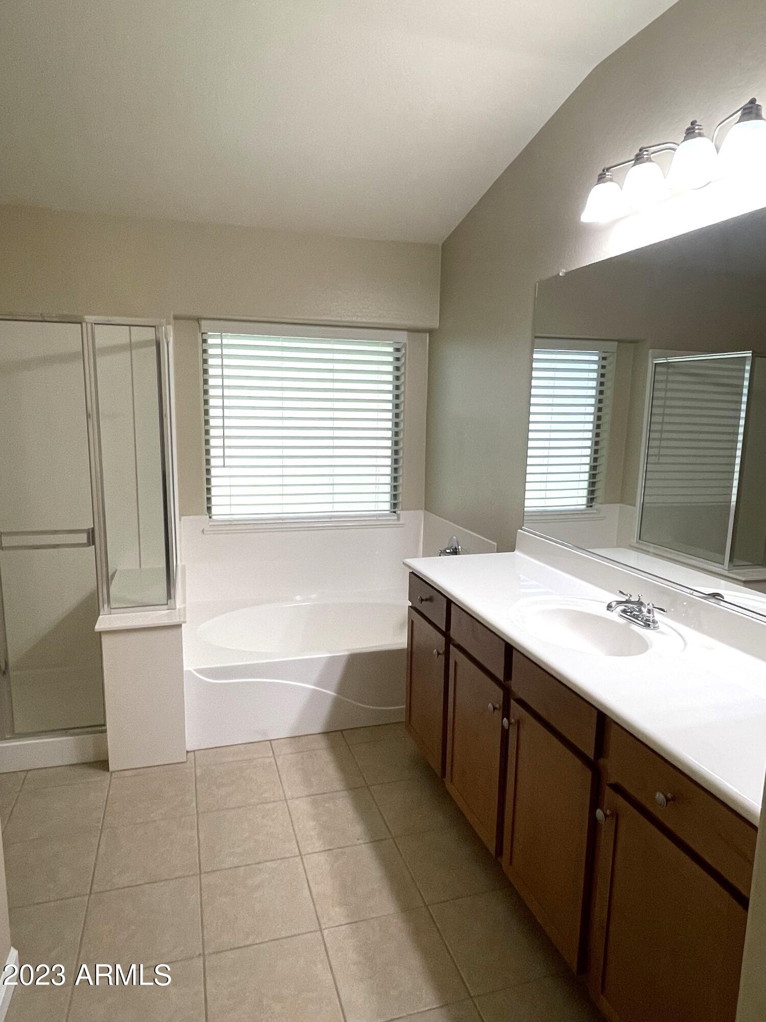 1198 E ANGELINE Avenue