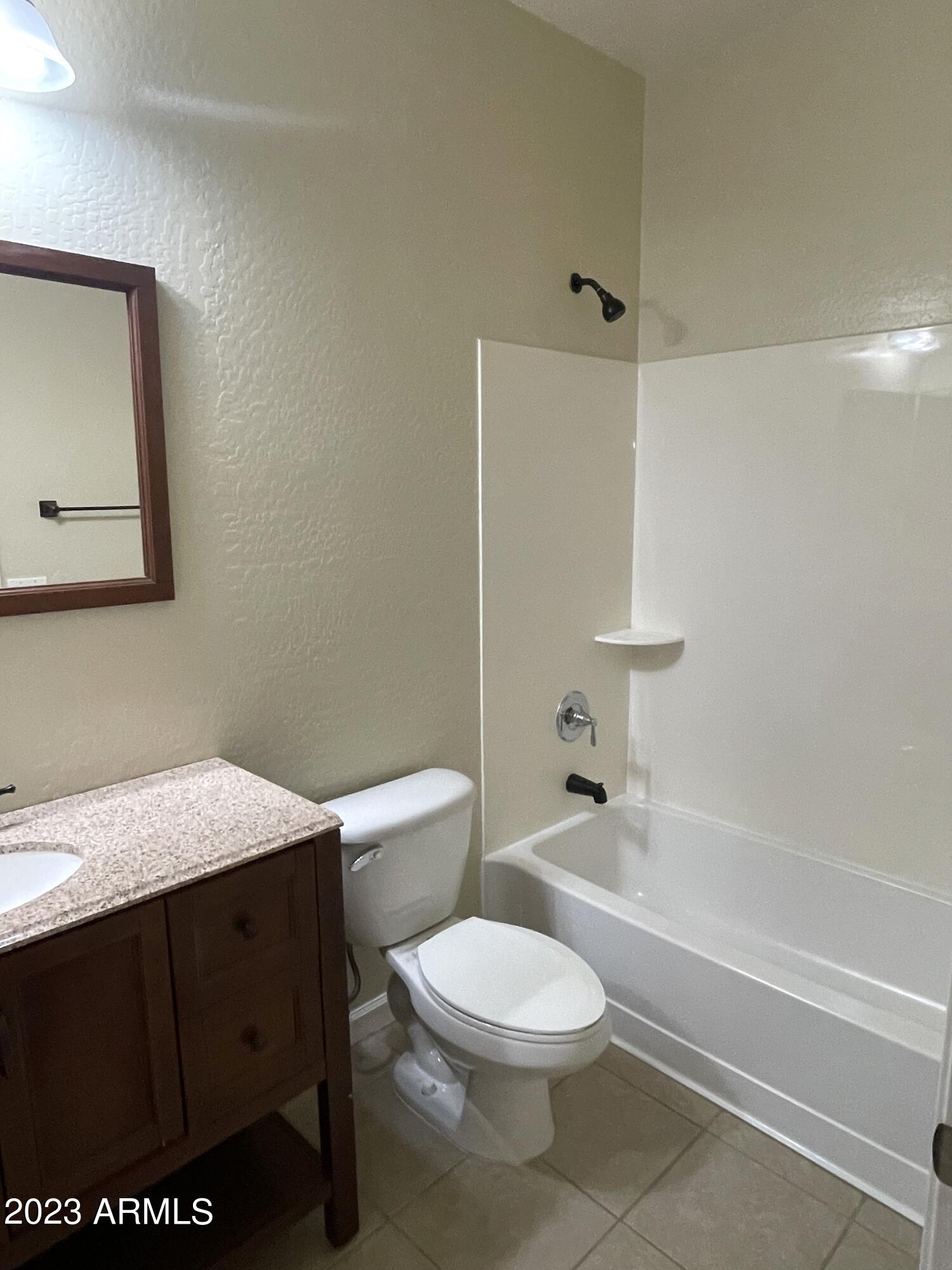 1198 E ANGELINE Avenue