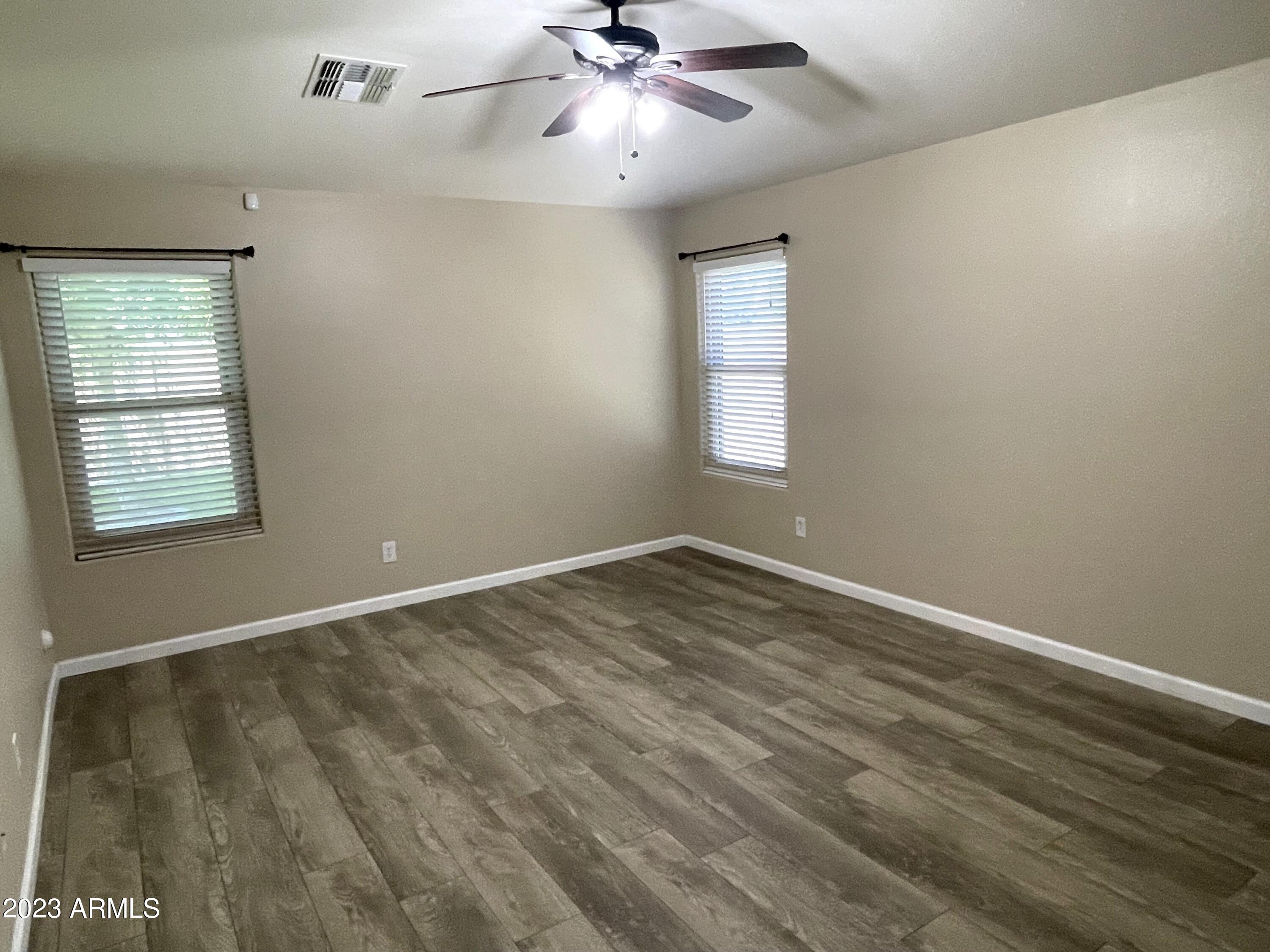 1198 E ANGELINE Avenue