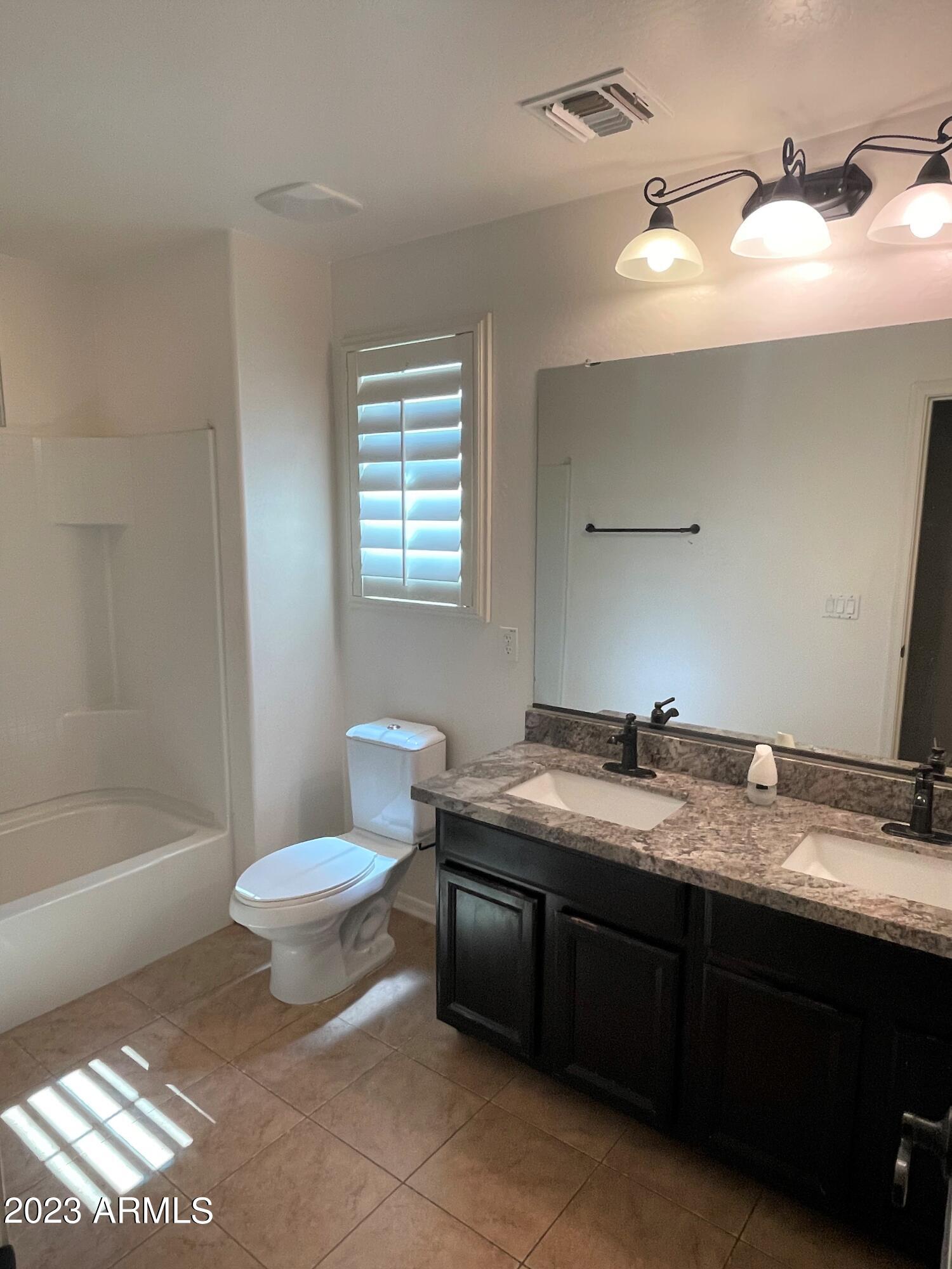 2904 E DUBLIN Street