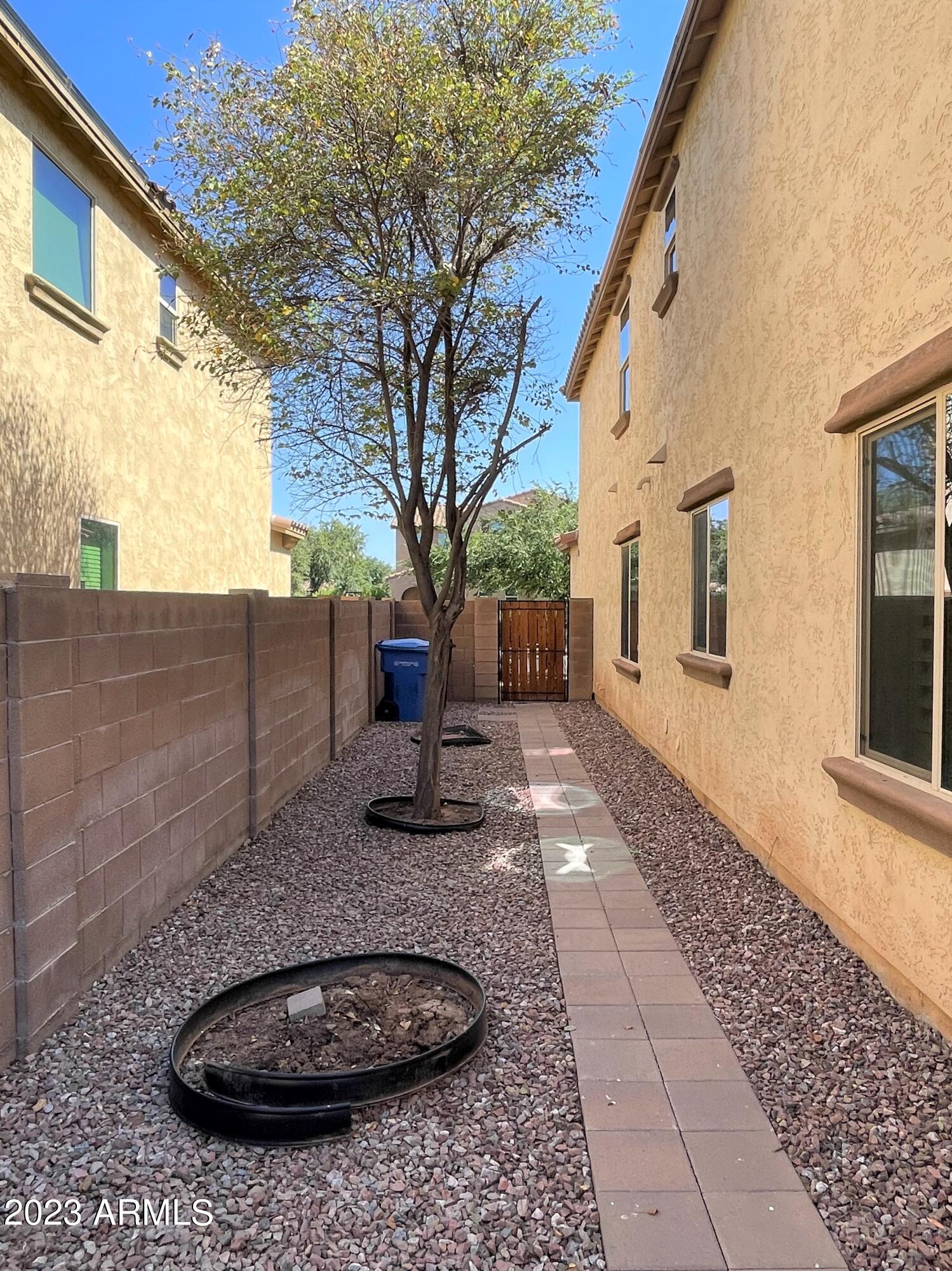 2904 E DUBLIN Street