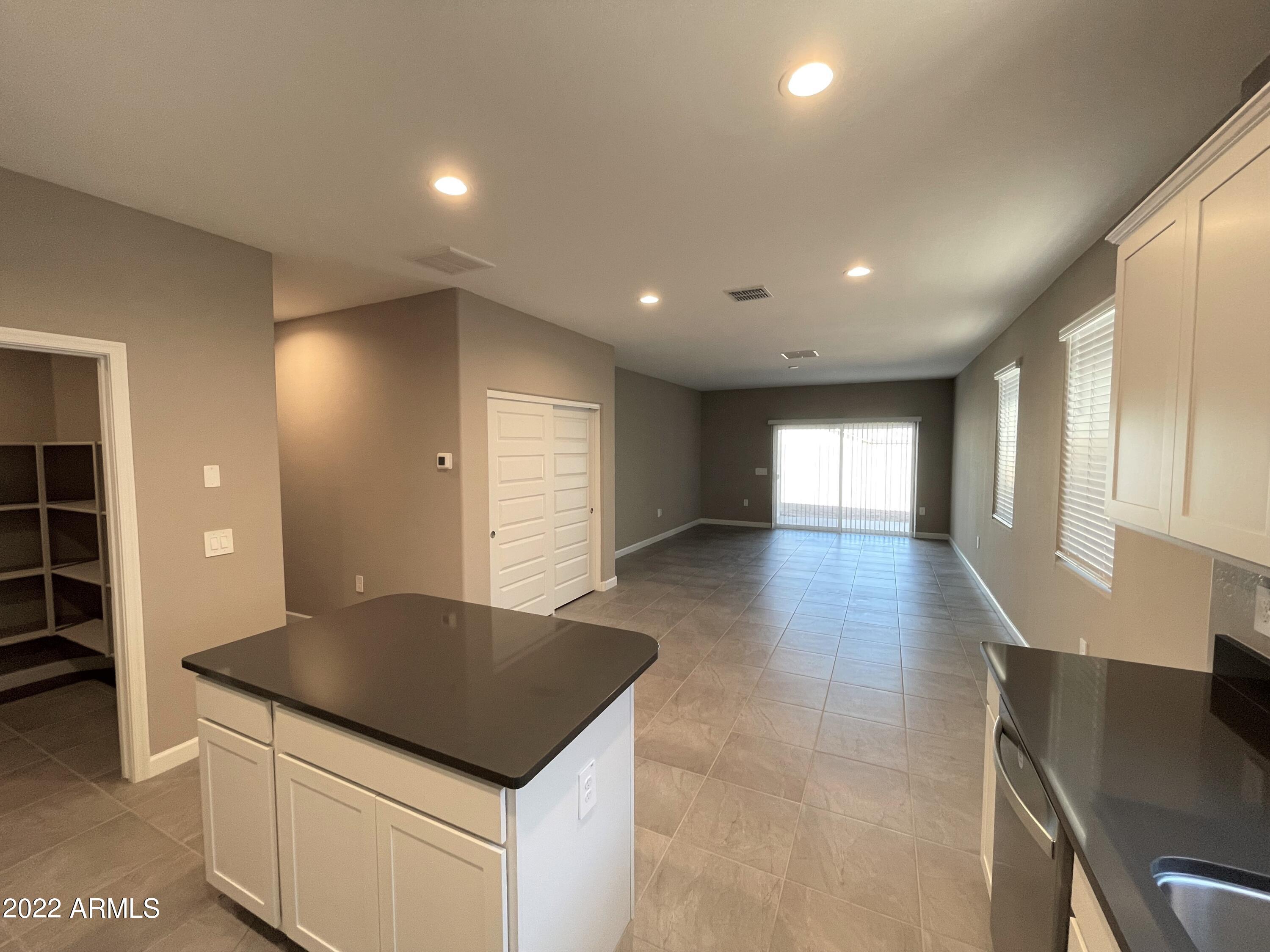 1422 W Siboney Street