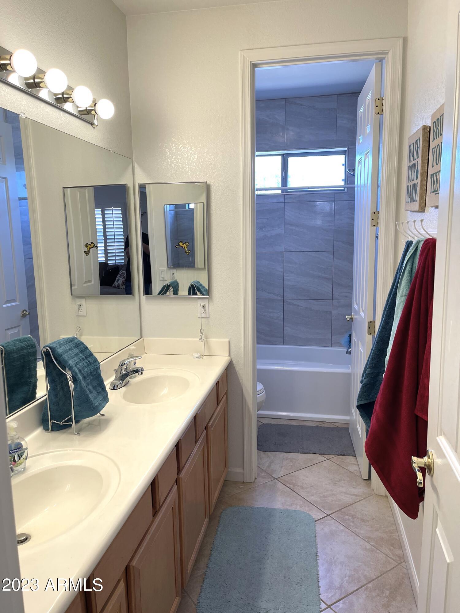 1425 N LOMA Vista