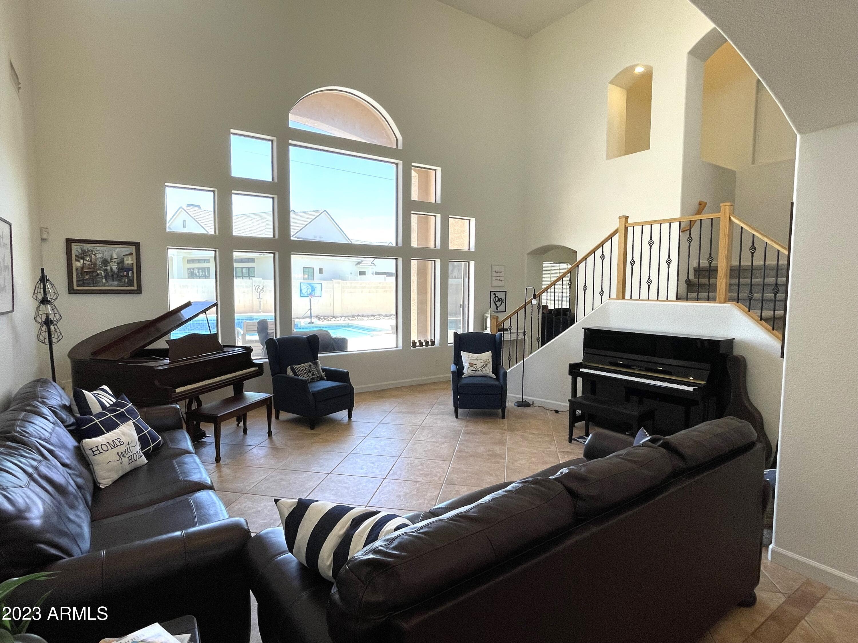 1425 N LOMA Vista