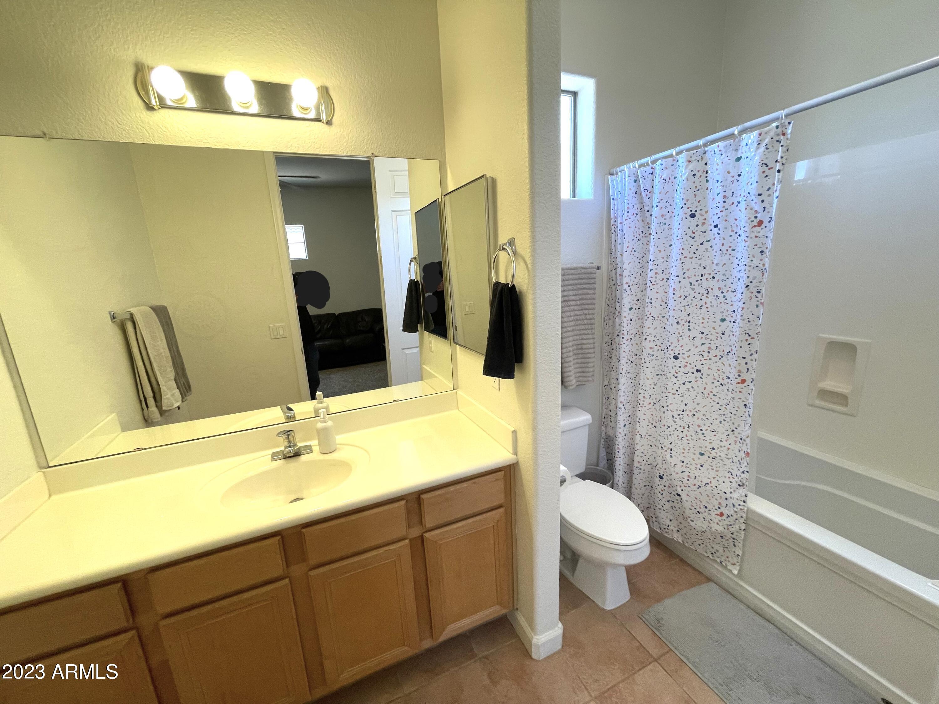 1425 N LOMA Vista