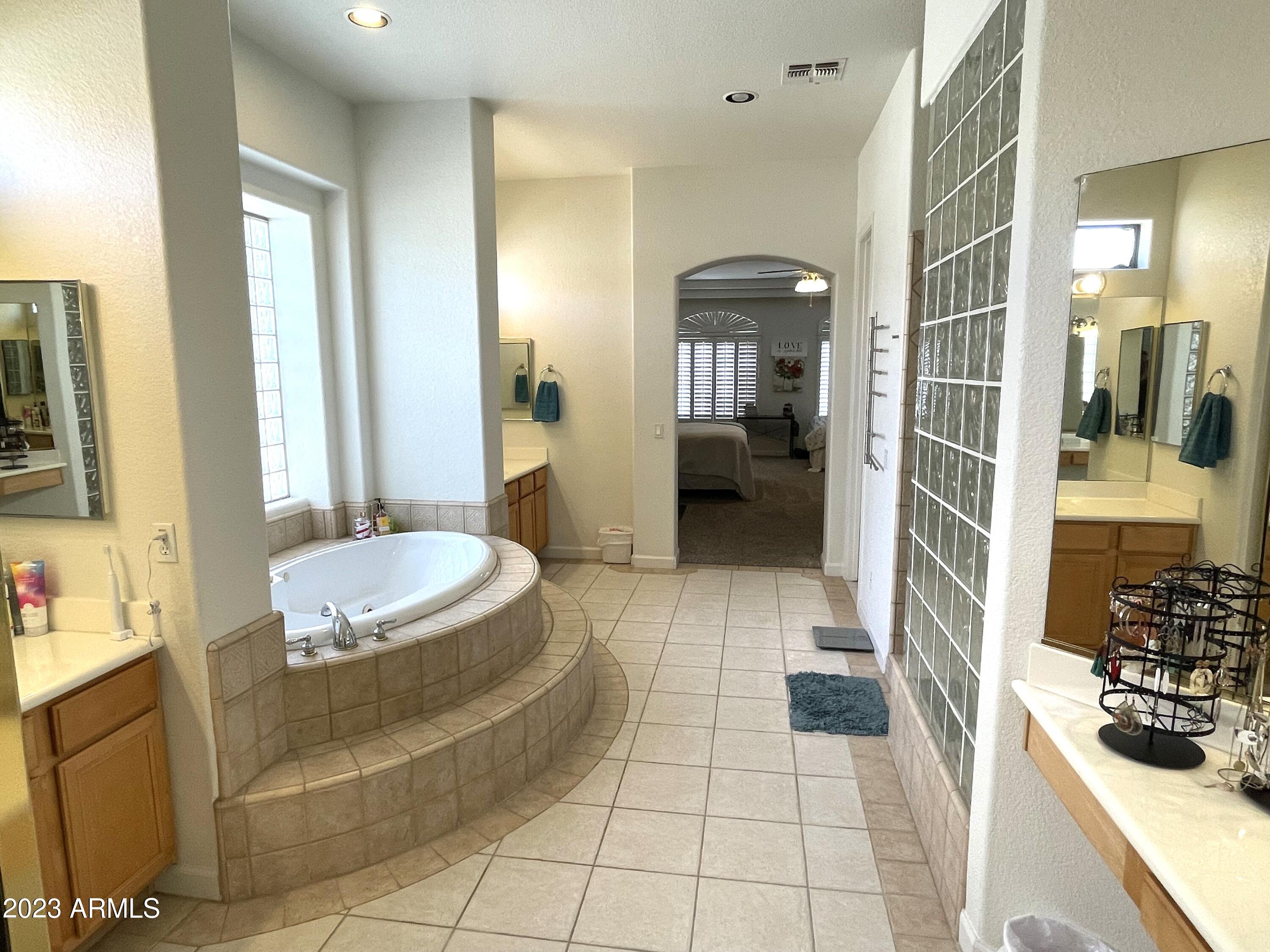1425 N LOMA Vista