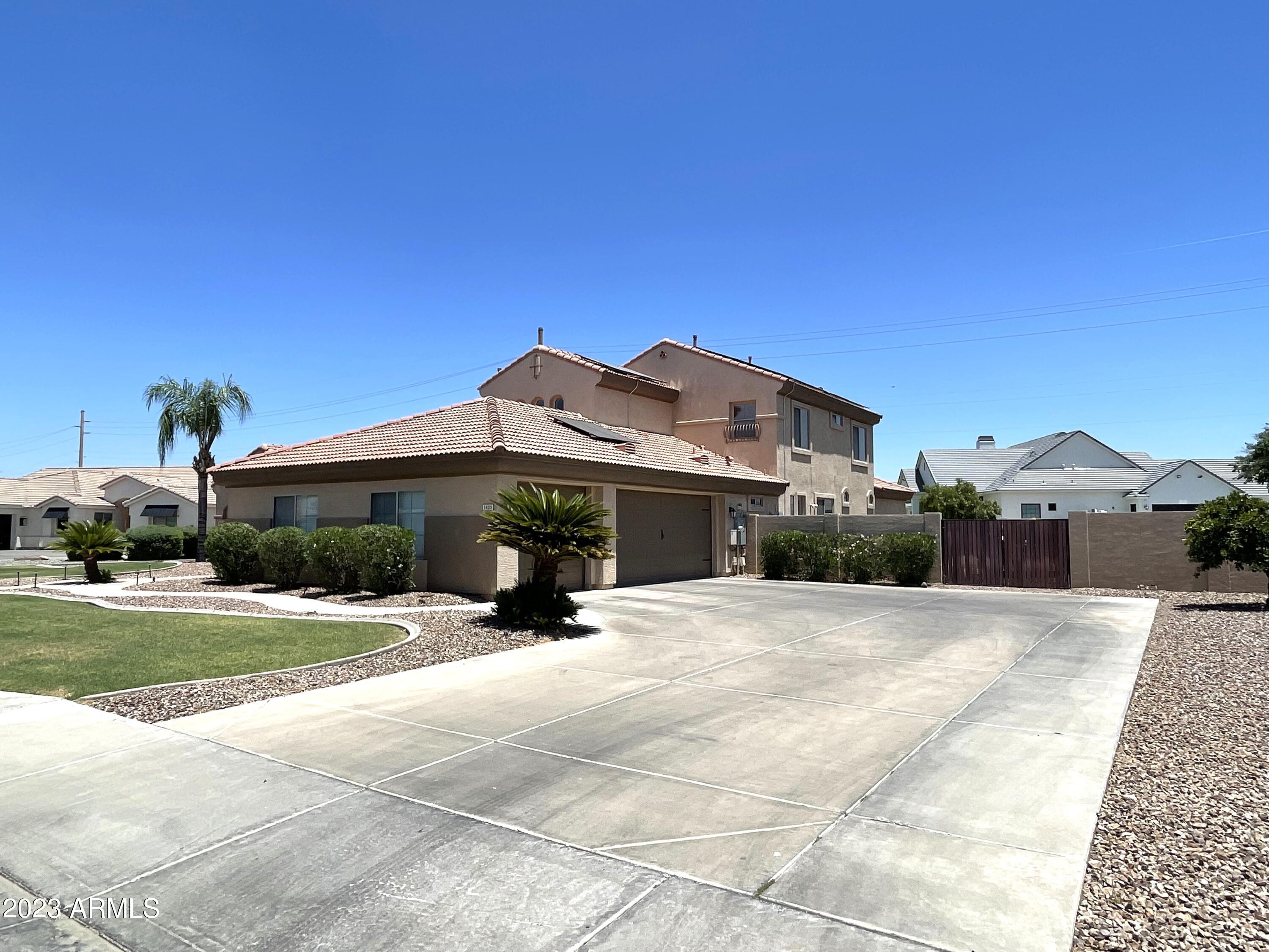 1425 N LOMA Vista