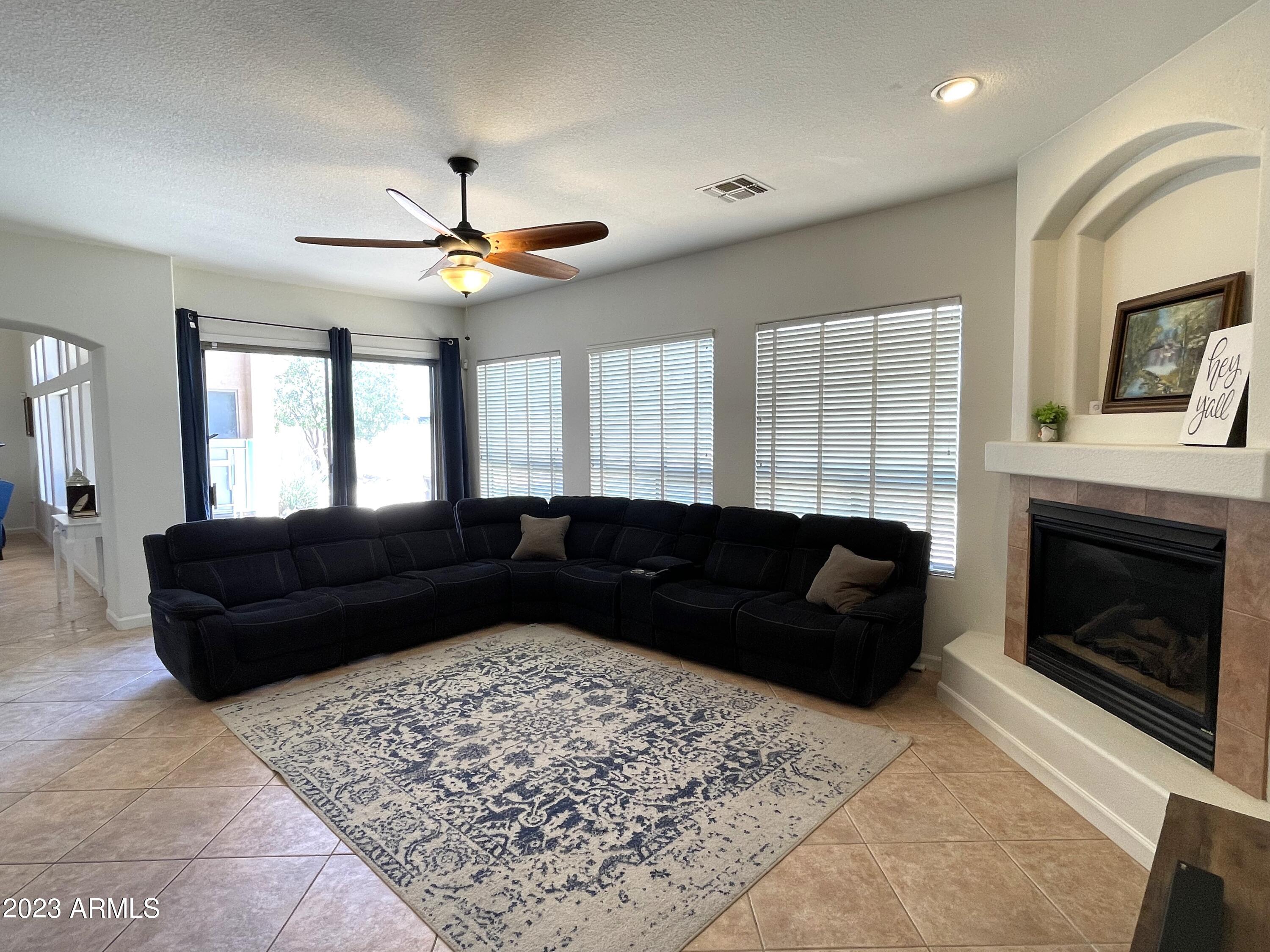 1425 N LOMA Vista