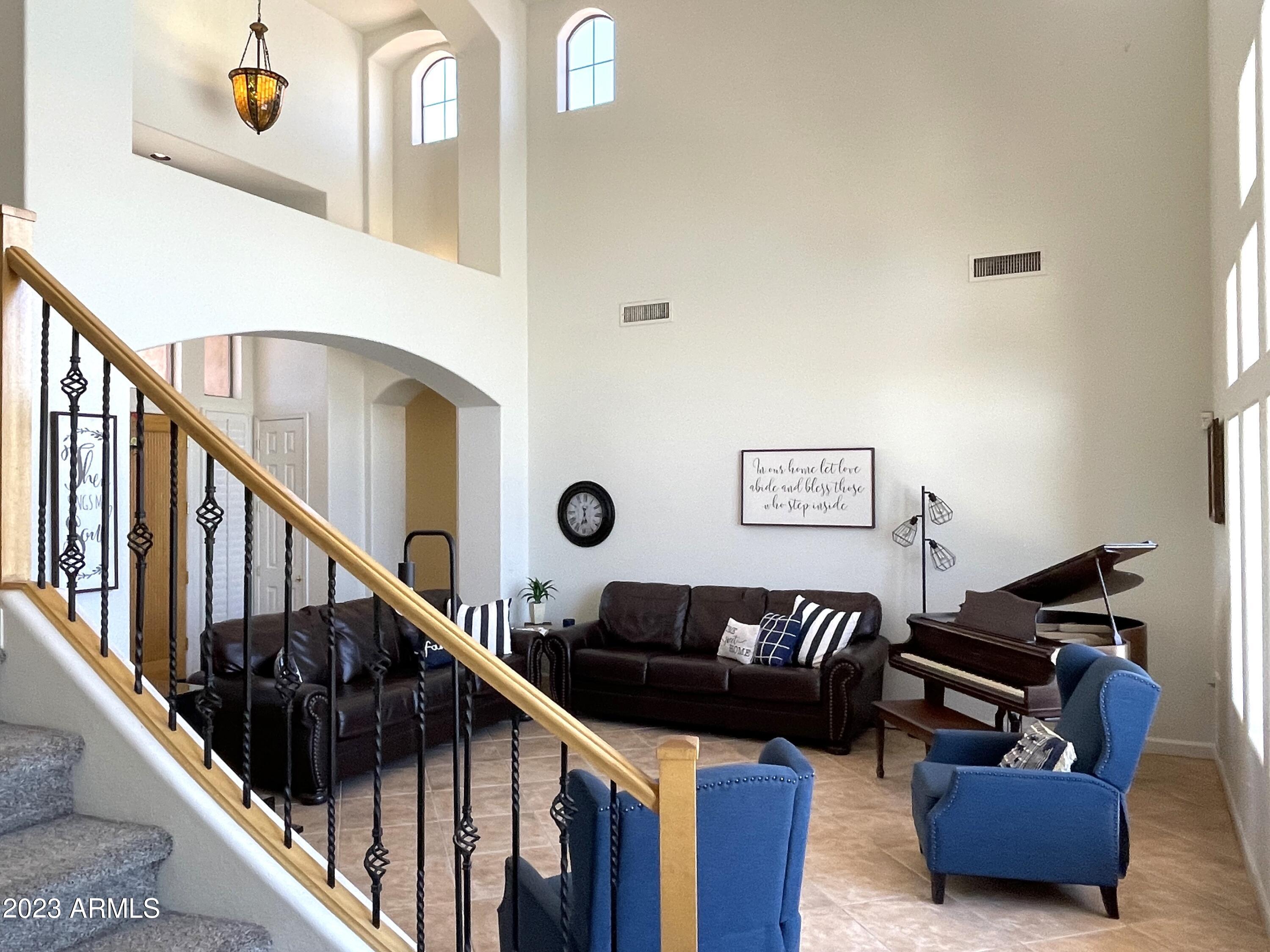 1425 N LOMA Vista