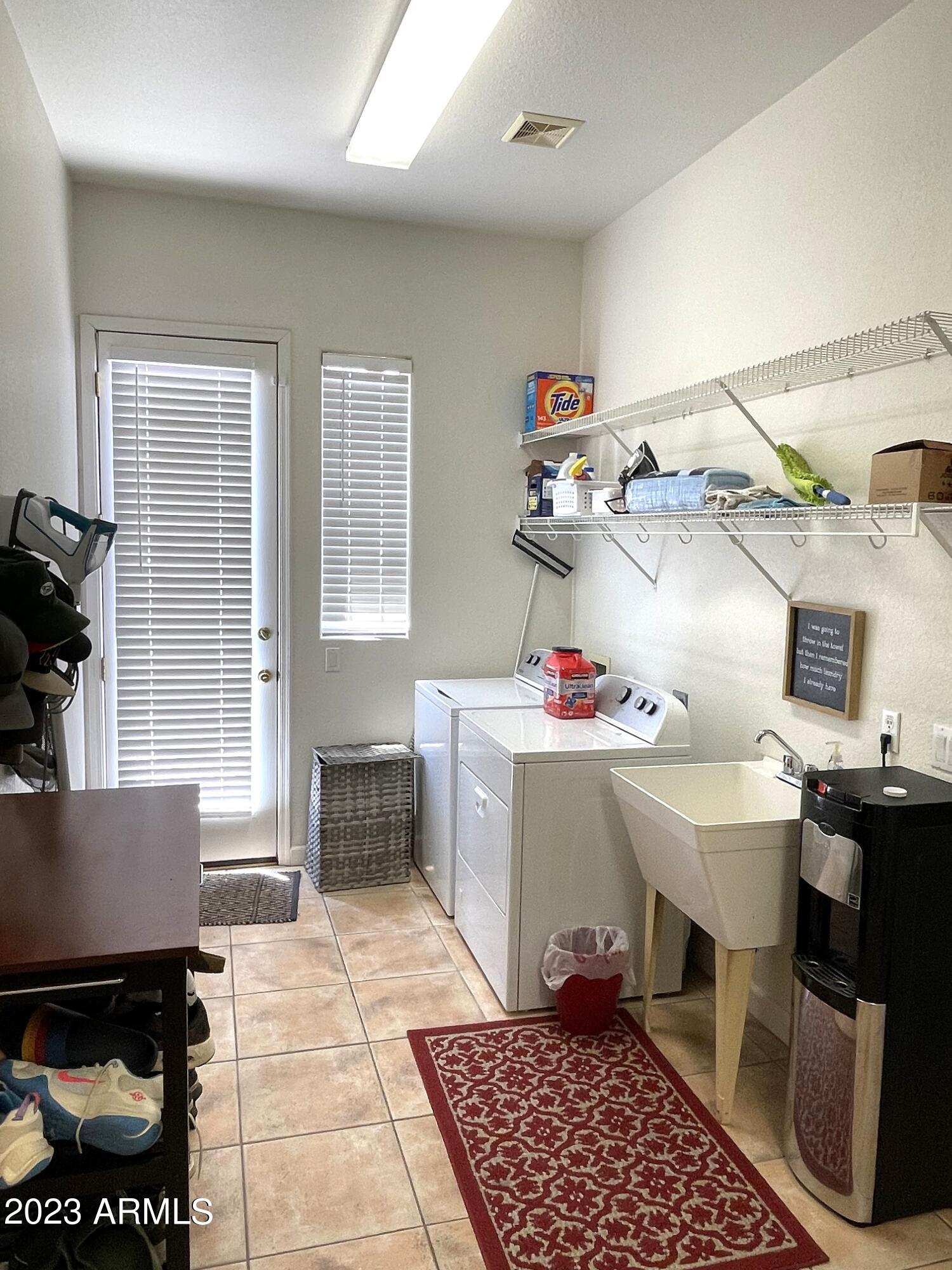 1425 N LOMA Vista