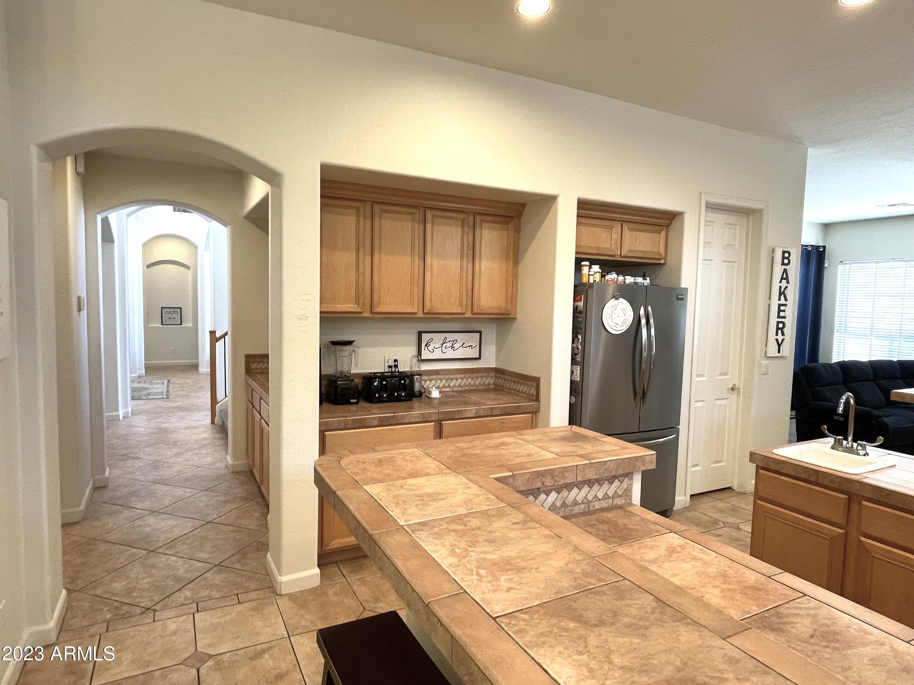 1425 N LOMA Vista