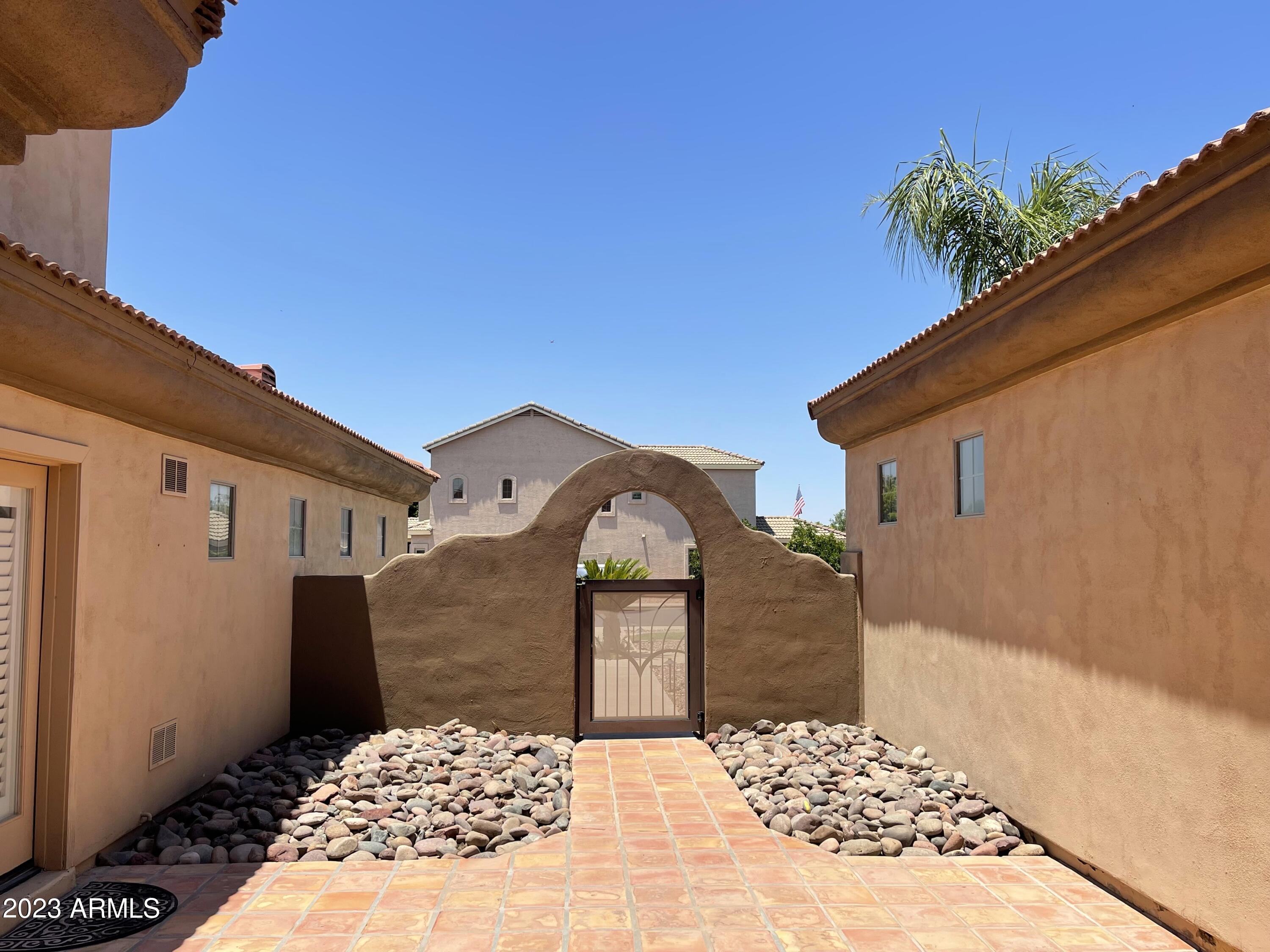 1425 N LOMA Vista