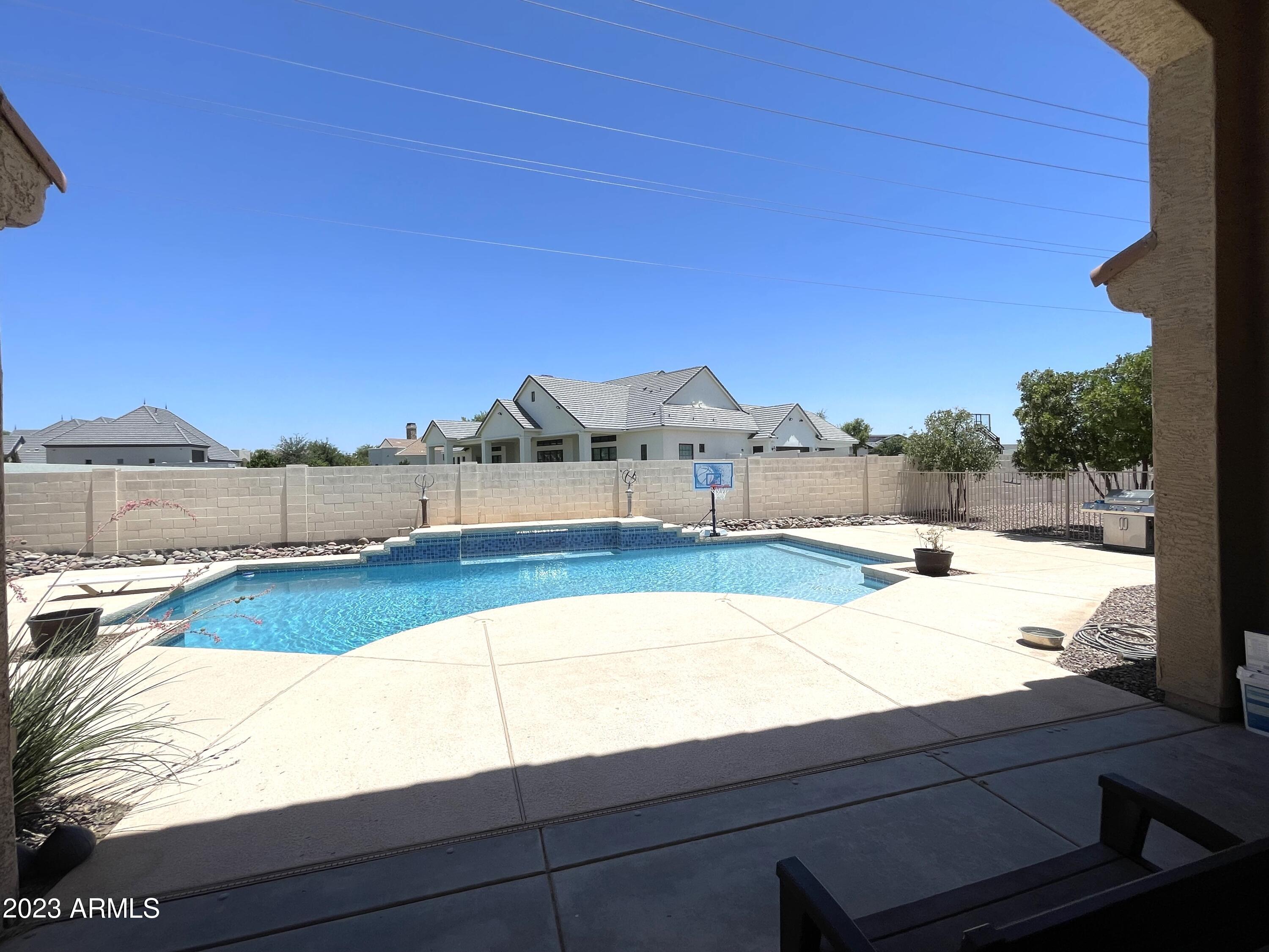 1425 N LOMA Vista