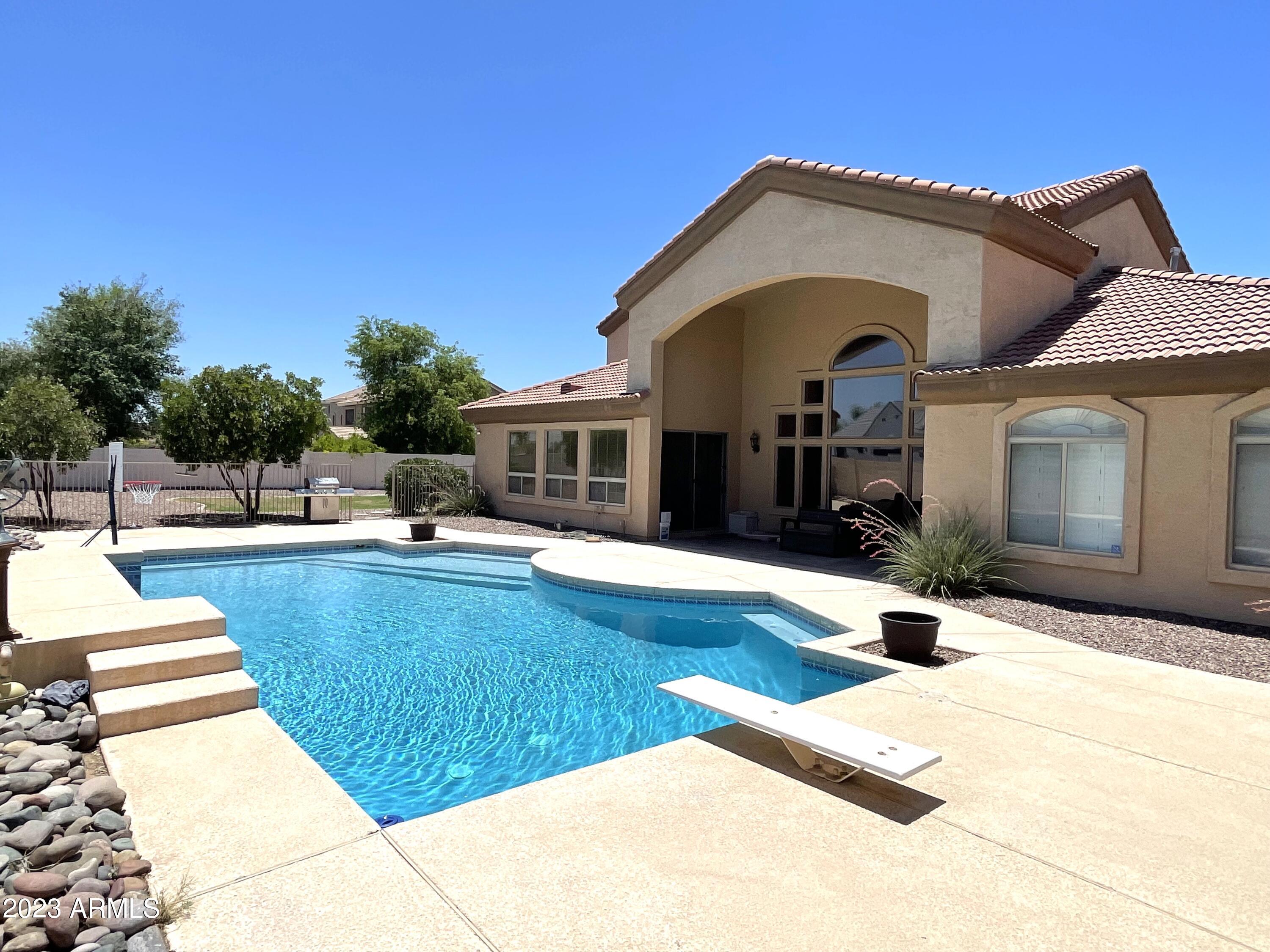 1425 N LOMA Vista
