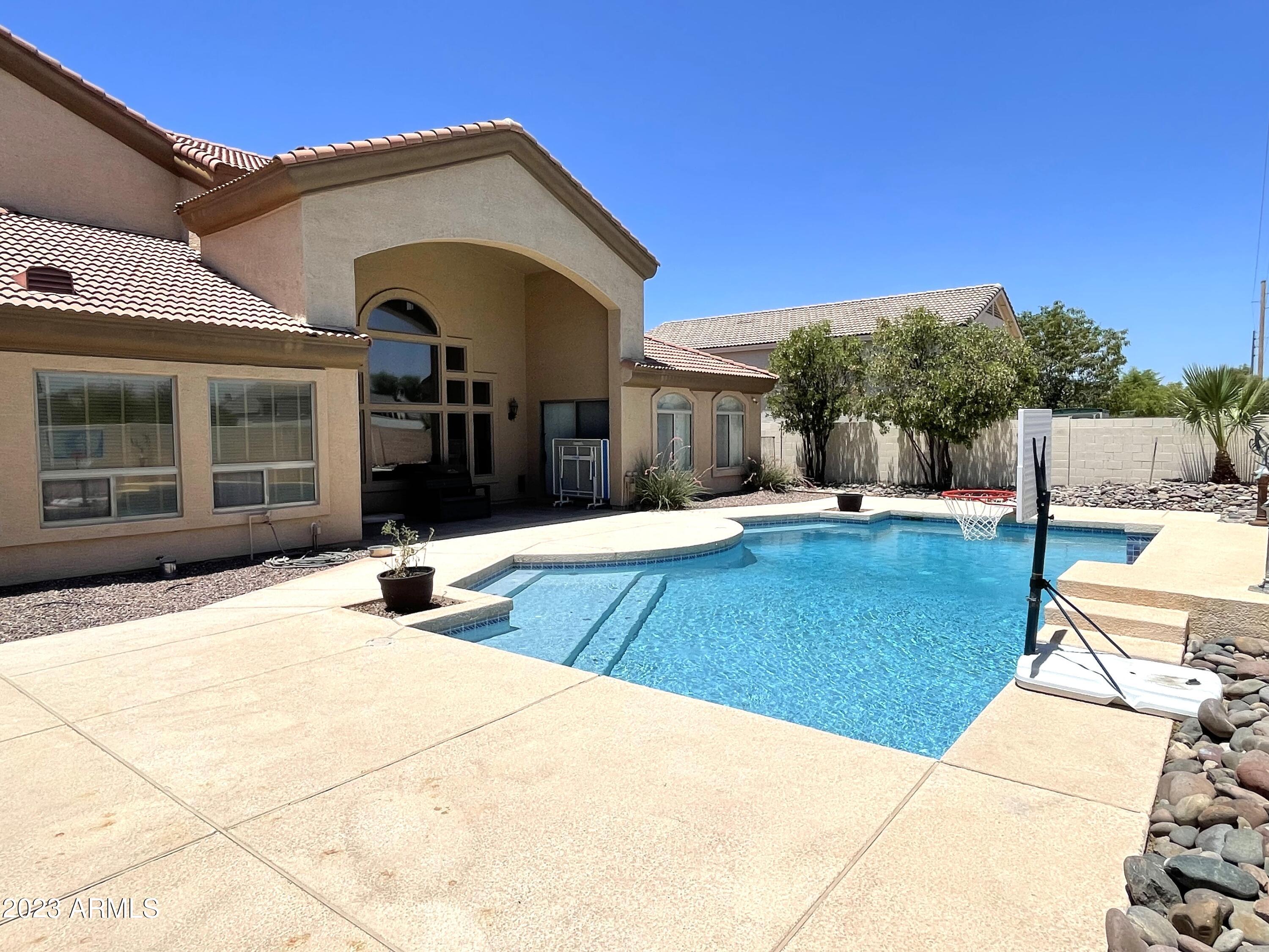 1425 N LOMA Vista