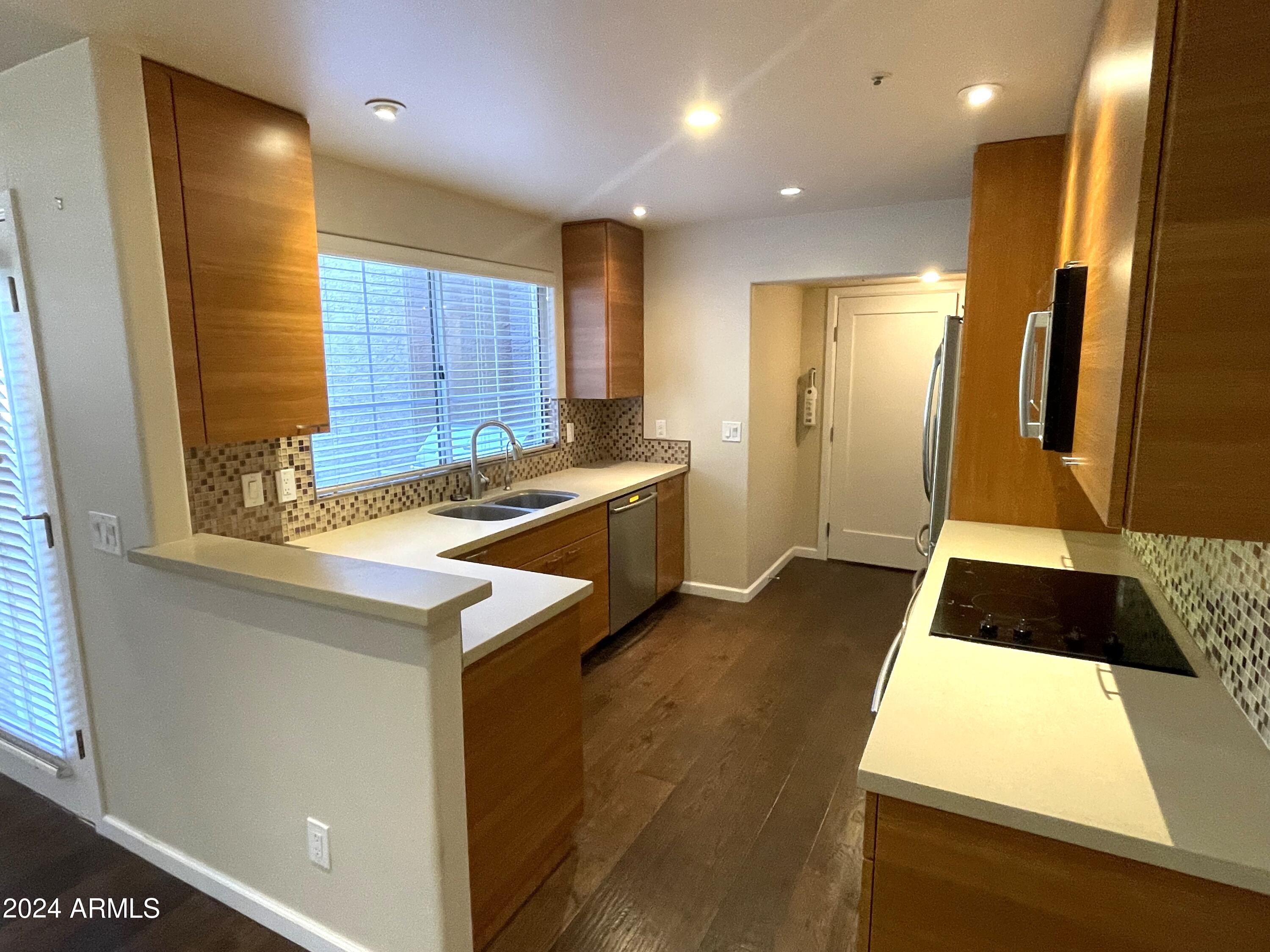 1633 E LAKESIDE Drive, 154