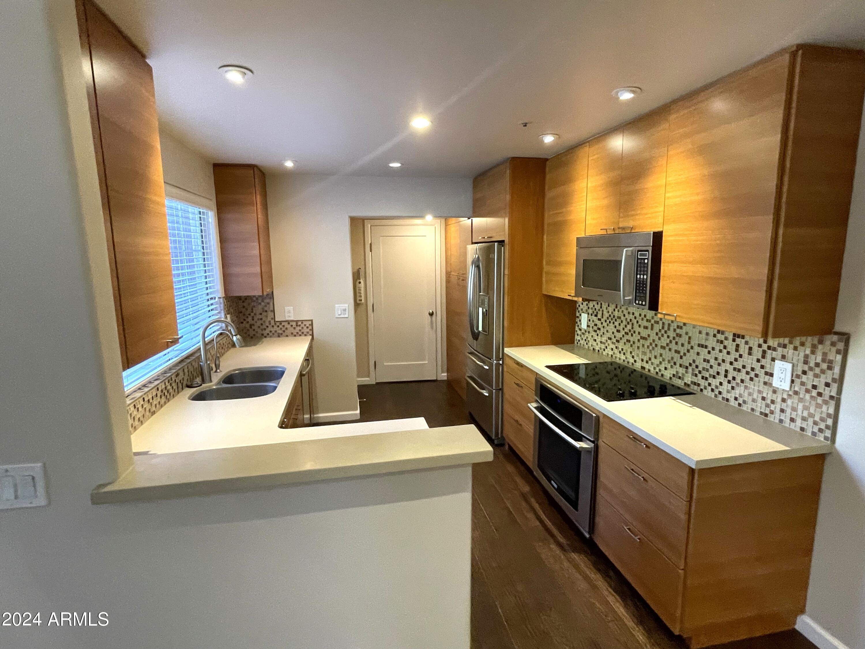 1633 E LAKESIDE Drive, 154