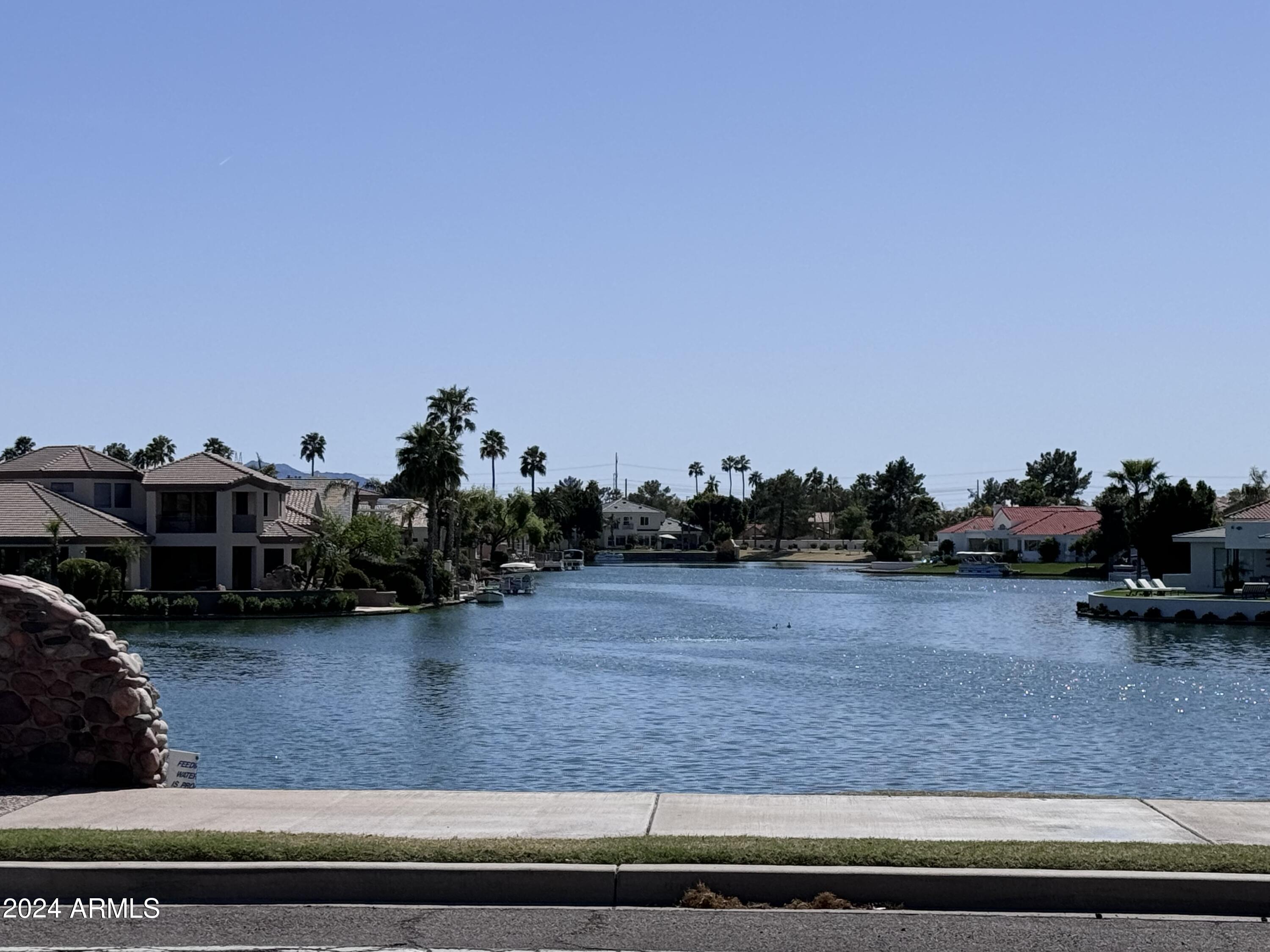 1009 N PEPPERTREE Drive