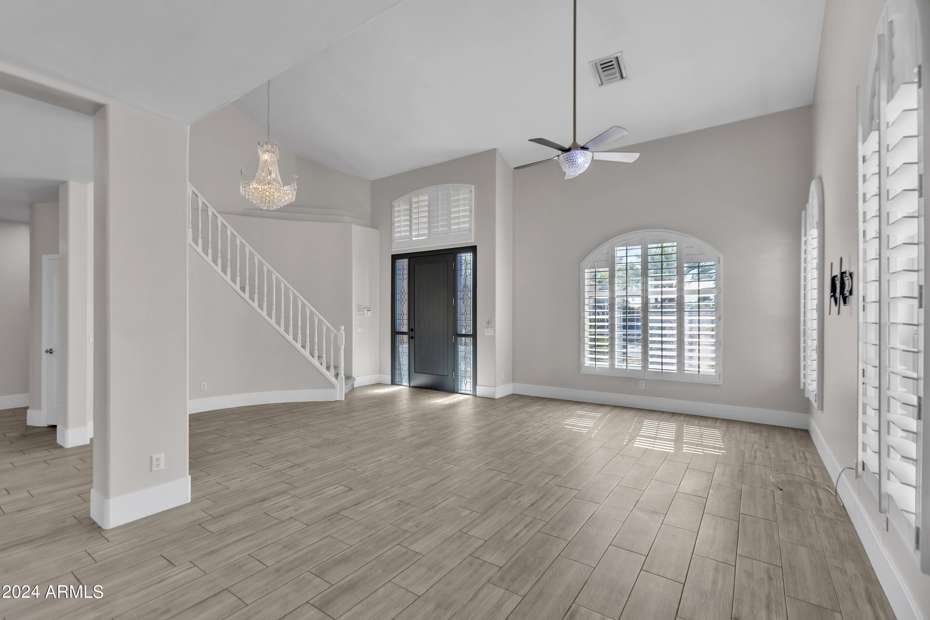 1009 N PEPPERTREE Drive