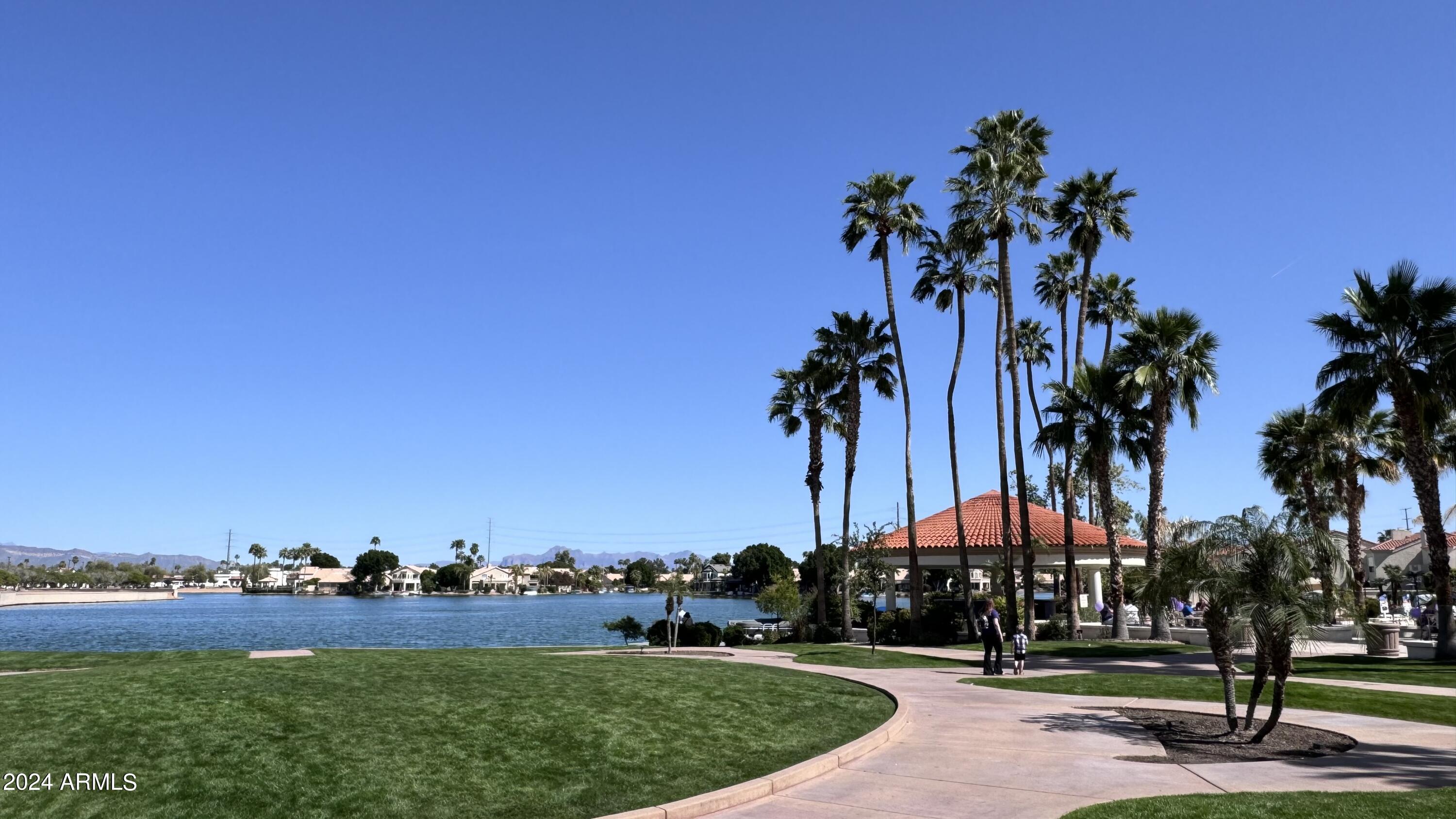 1009 N PEPPERTREE Drive