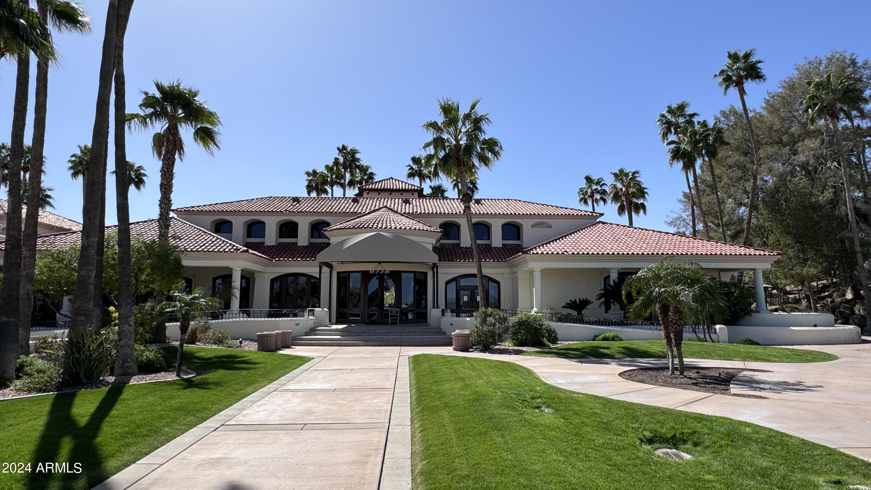 1009 N PEPPERTREE Drive