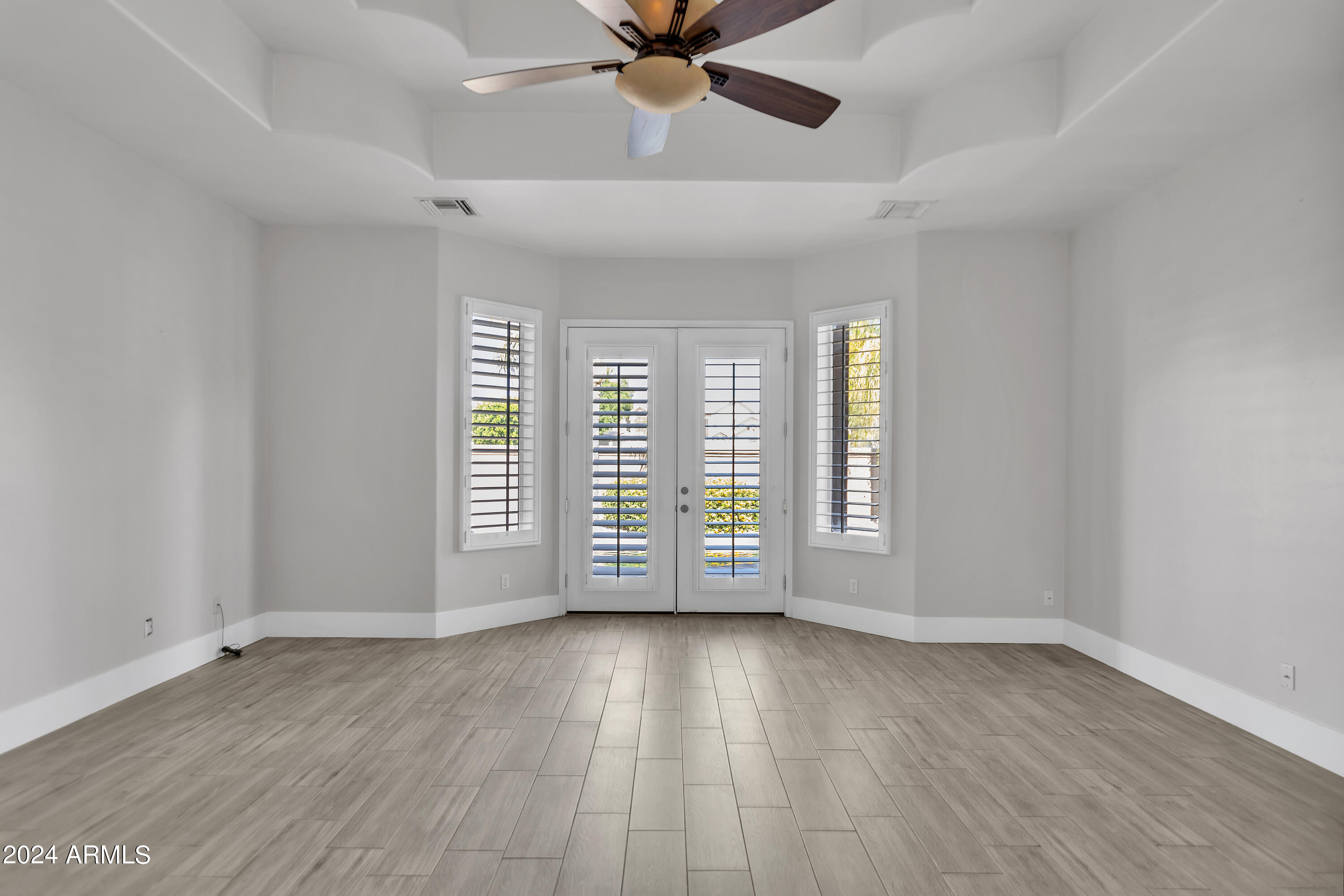 1009 N PEPPERTREE Drive