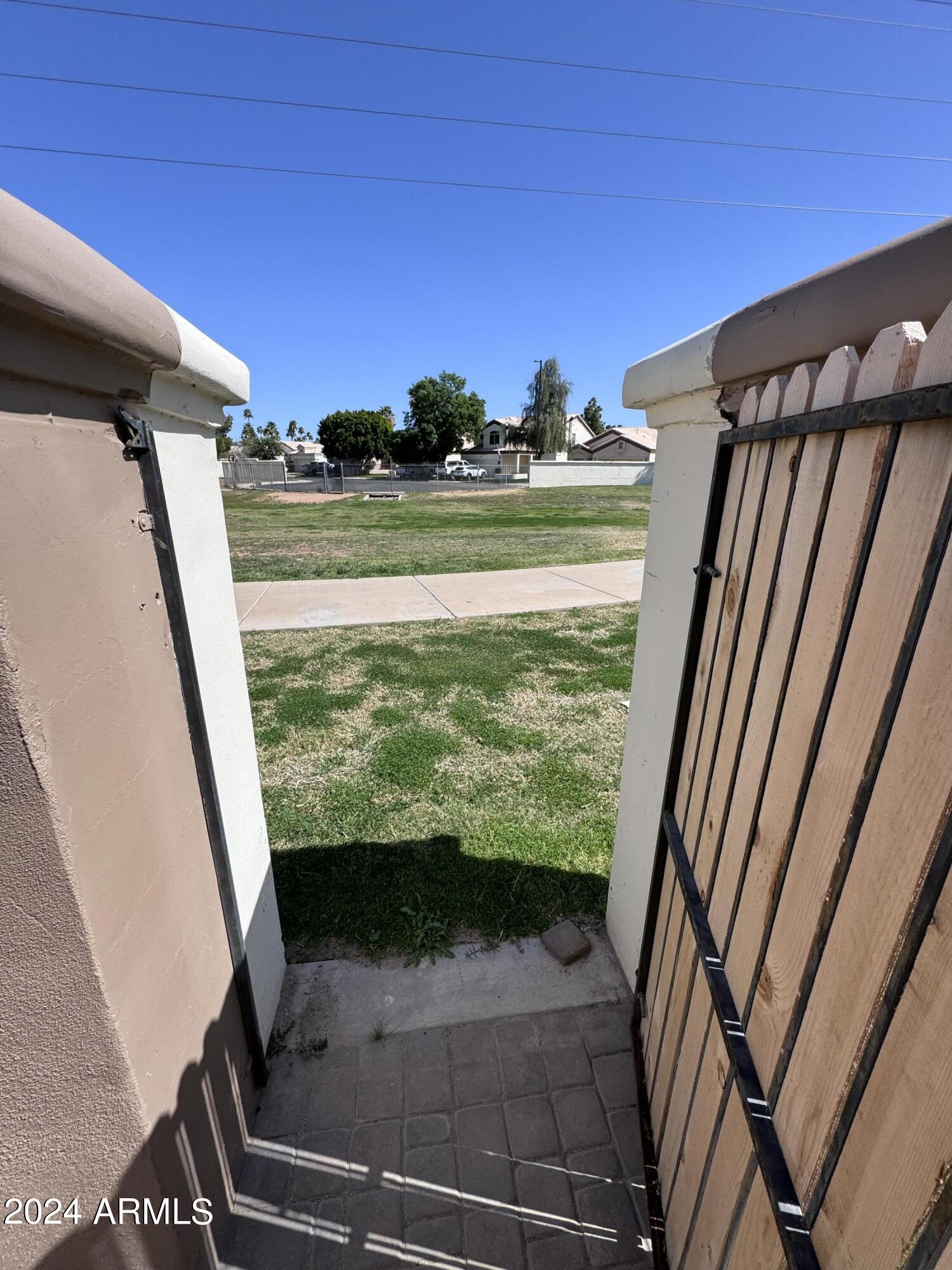 1009 N PEPPERTREE Drive