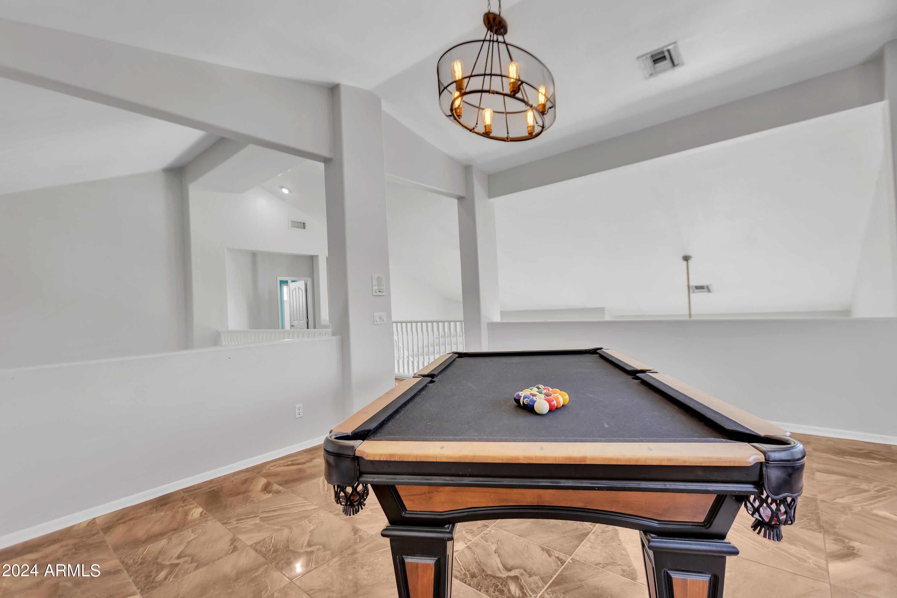 1009 N PEPPERTREE Drive