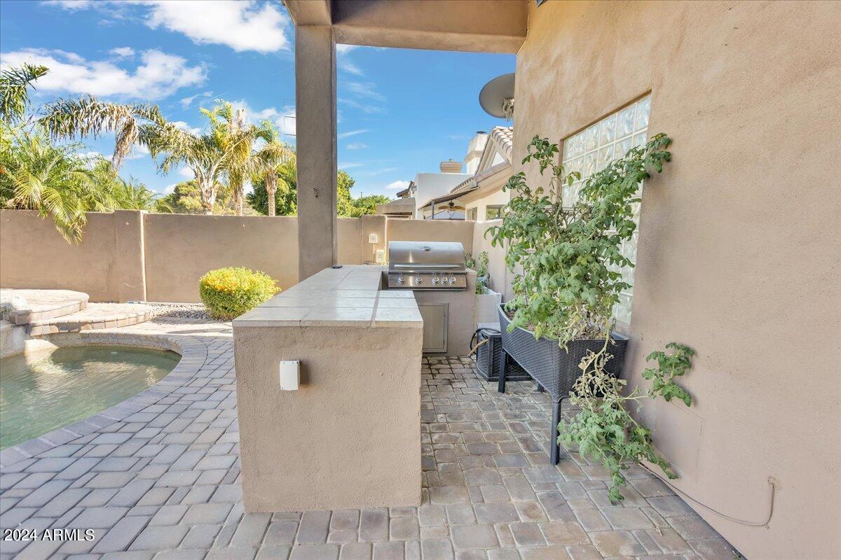 1009 N PEPPERTREE Drive