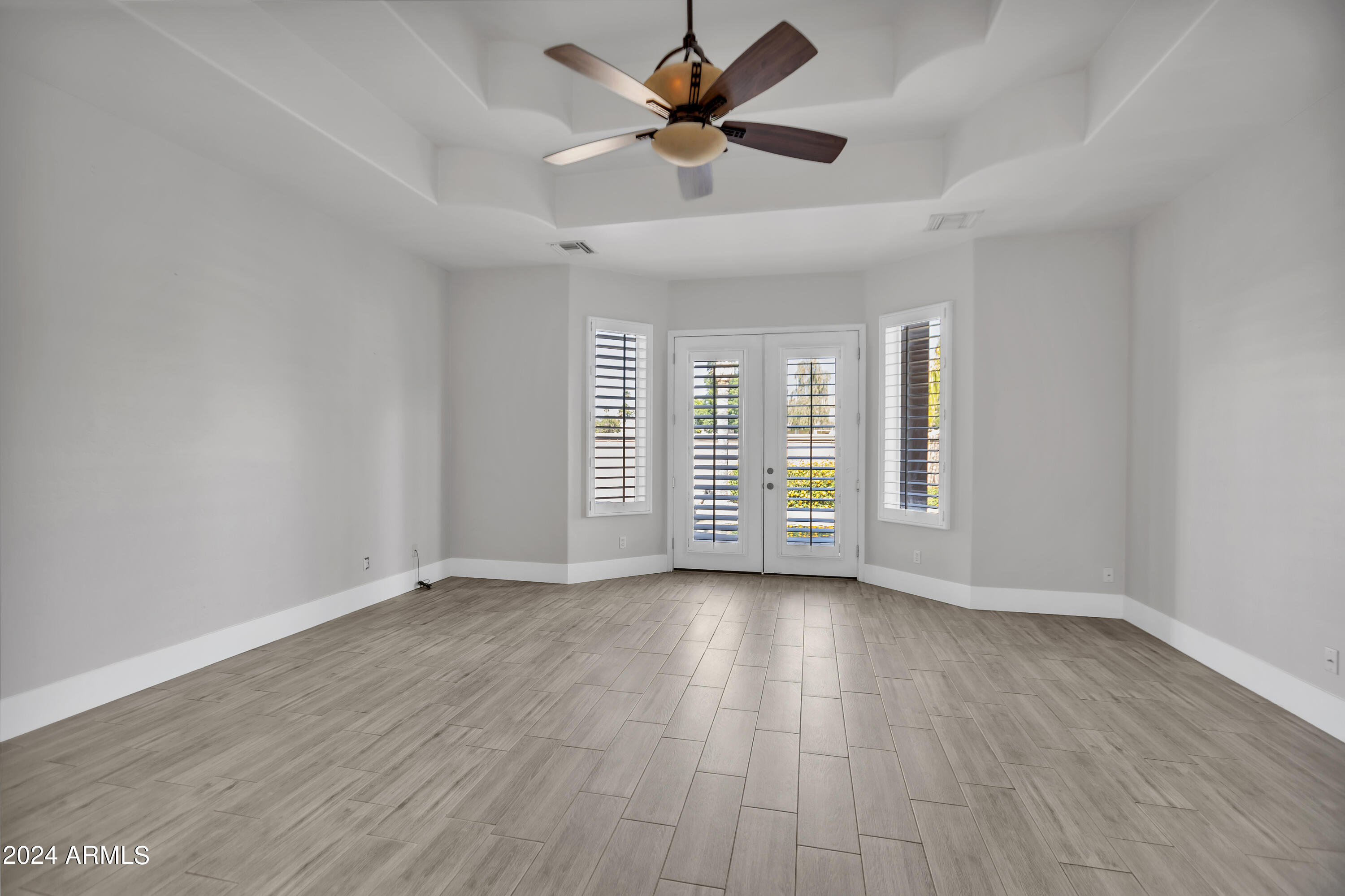 1009 N PEPPERTREE Drive