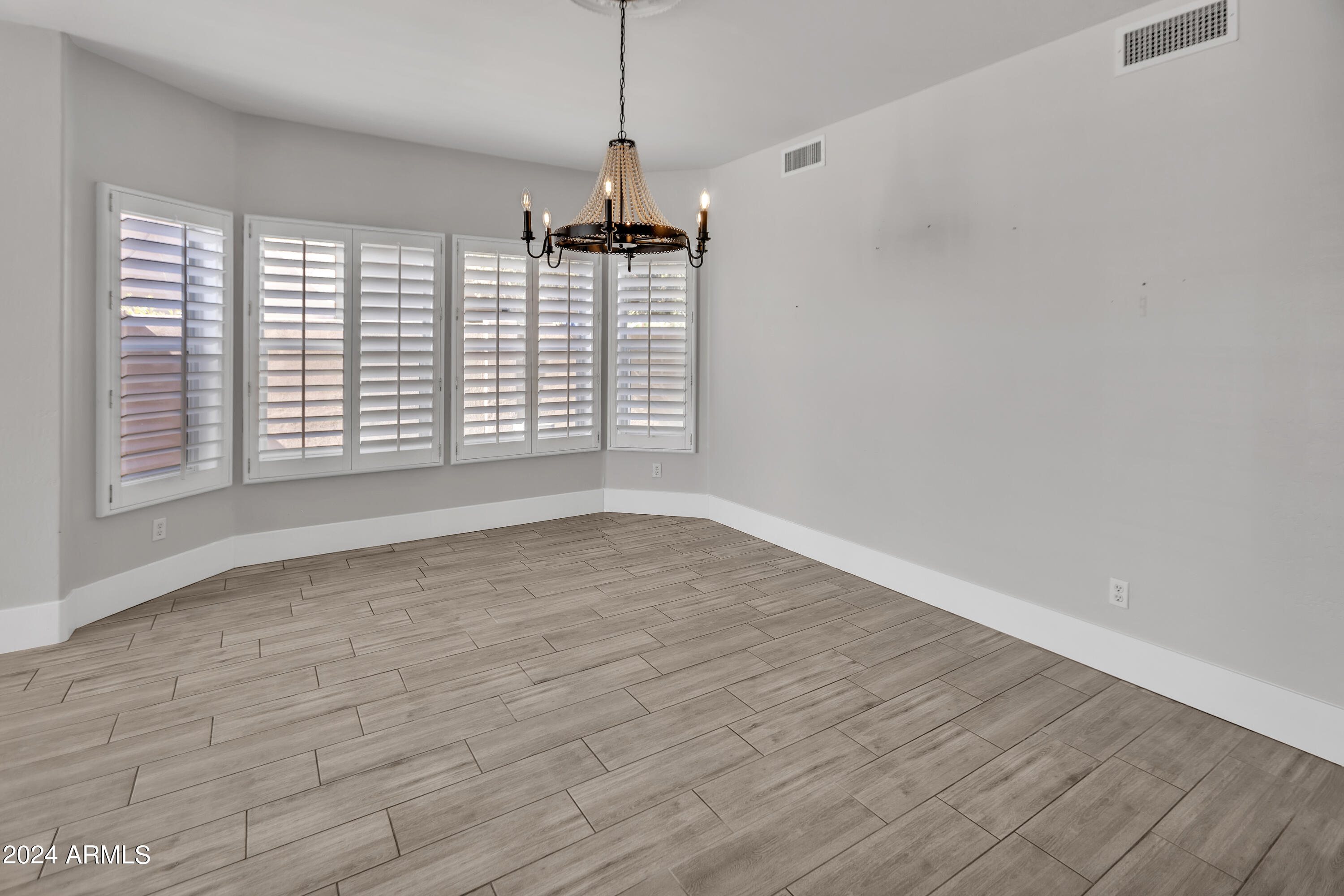 1009 N PEPPERTREE Drive