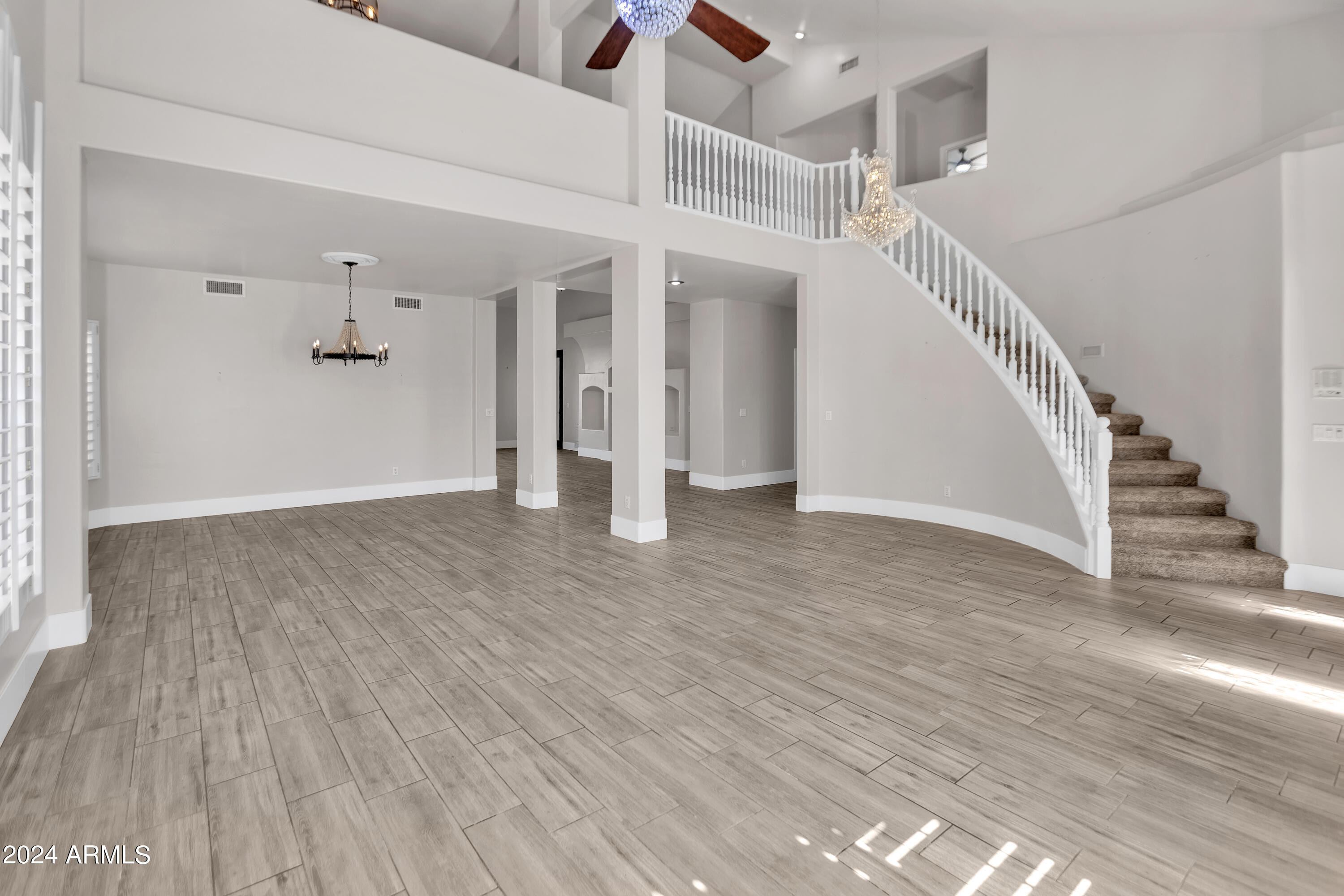 1009 N PEPPERTREE Drive