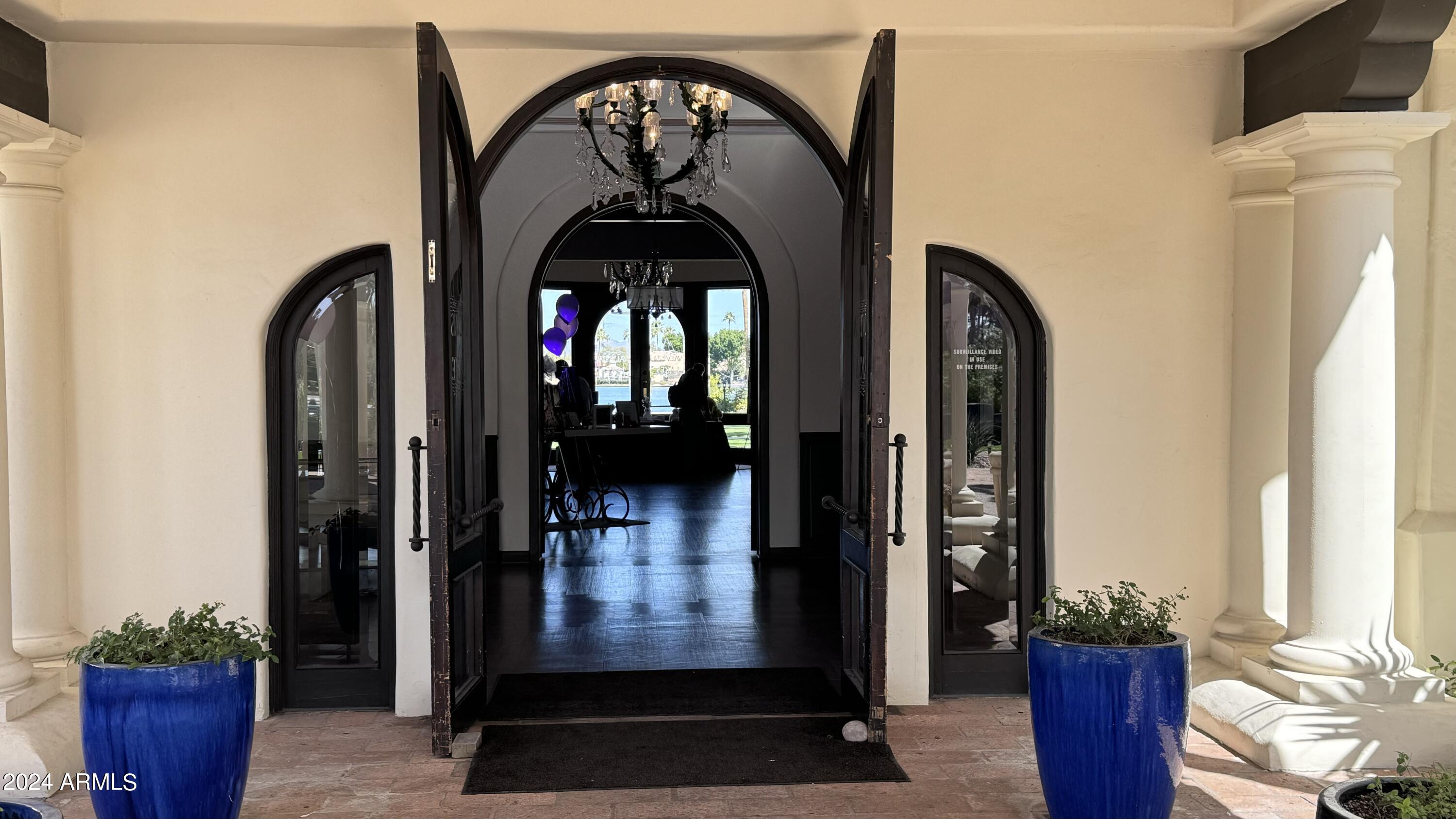 1009 N PEPPERTREE Drive