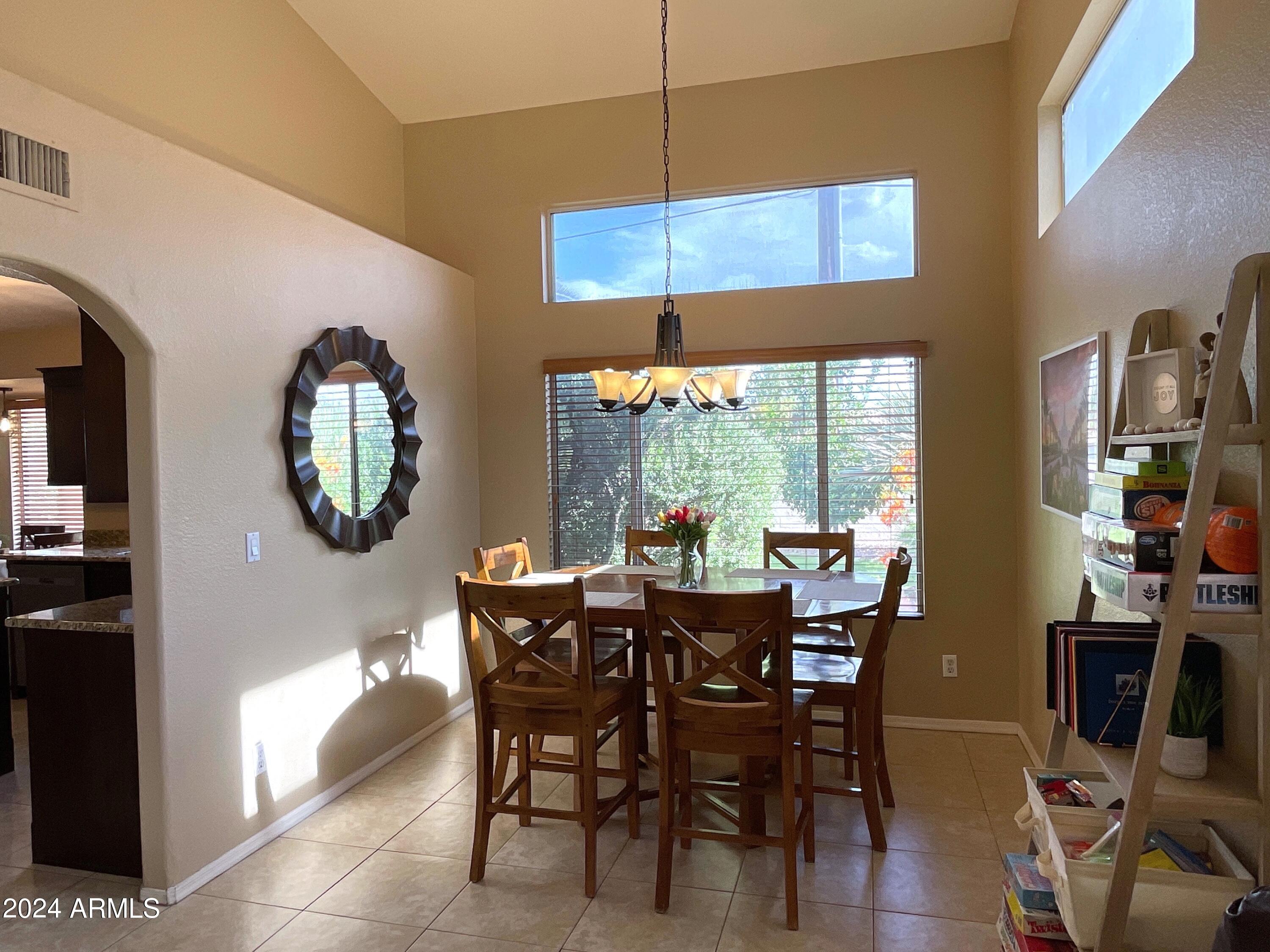 1827 E MARQUETTE Drive