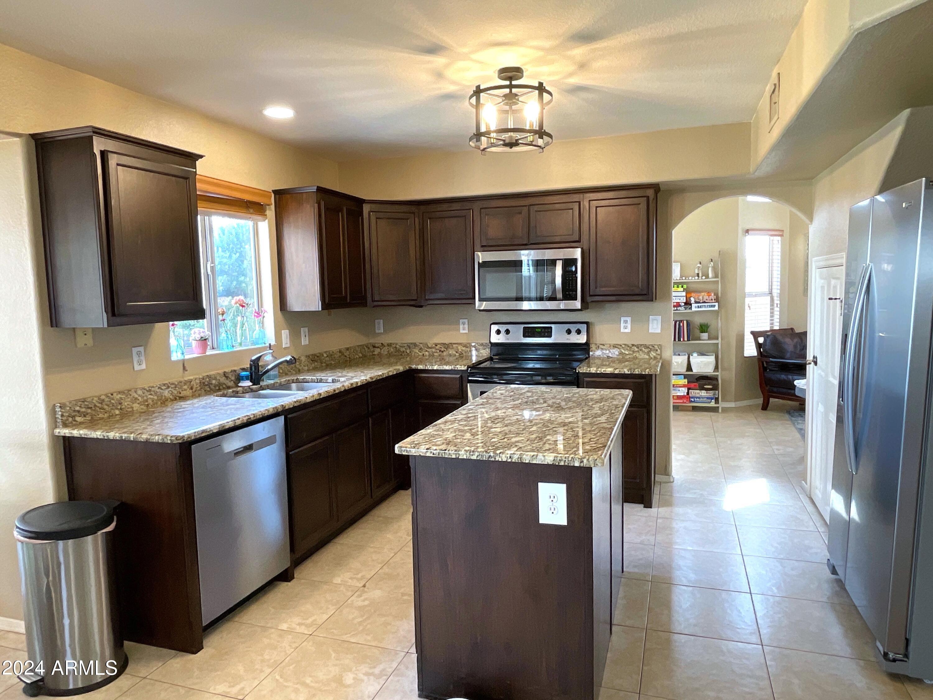 1827 E MARQUETTE Drive