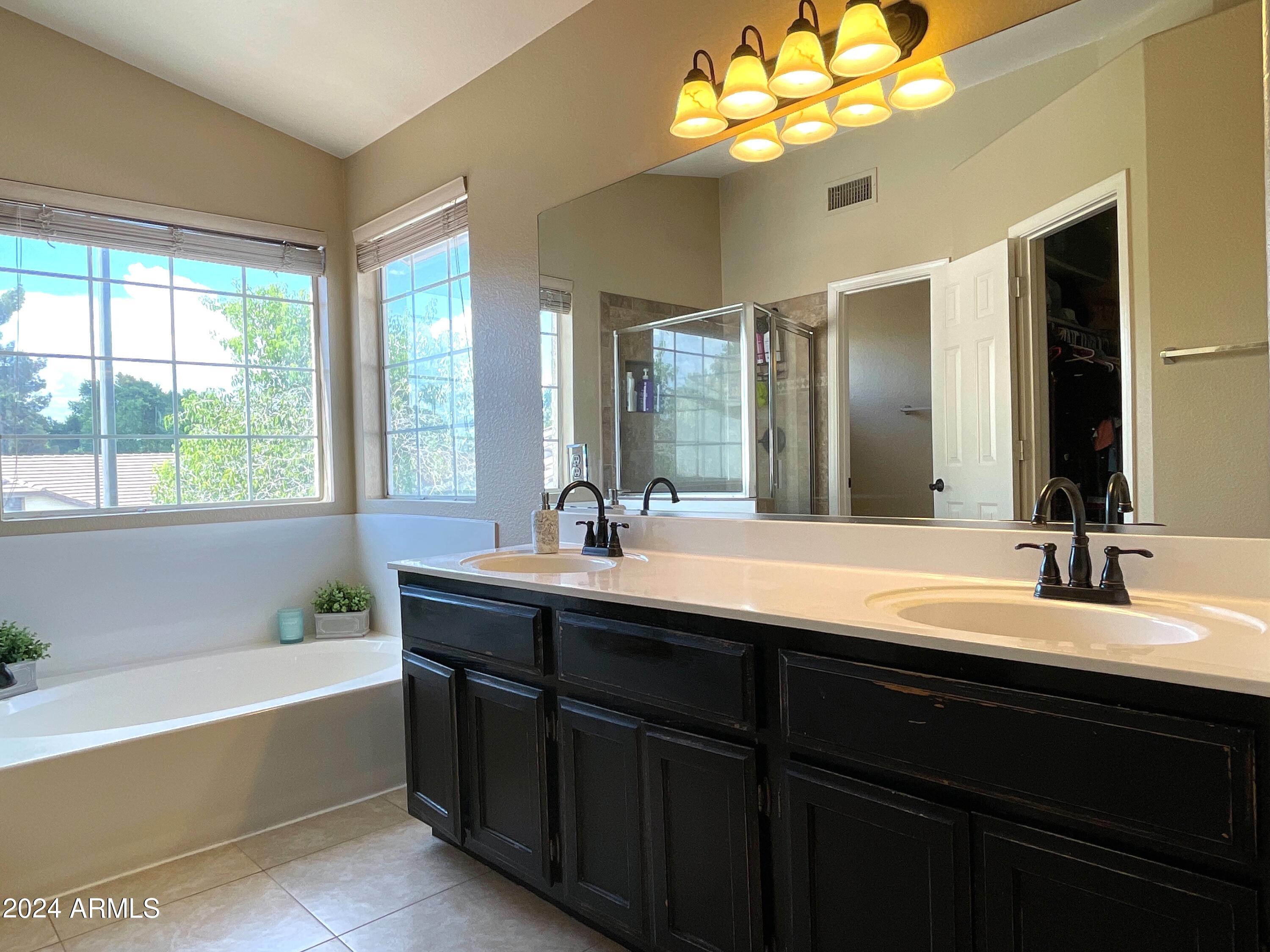 1827 E MARQUETTE Drive