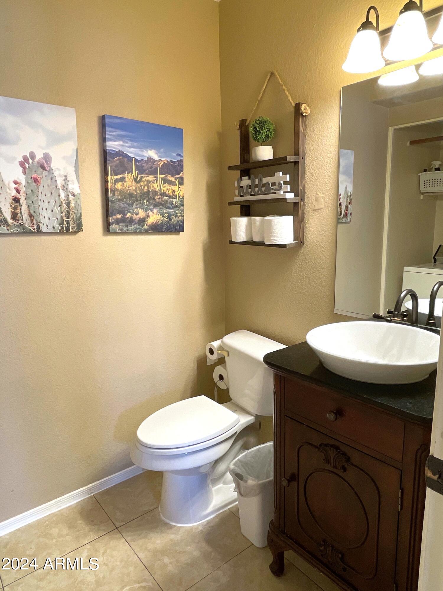 1827 E MARQUETTE Drive