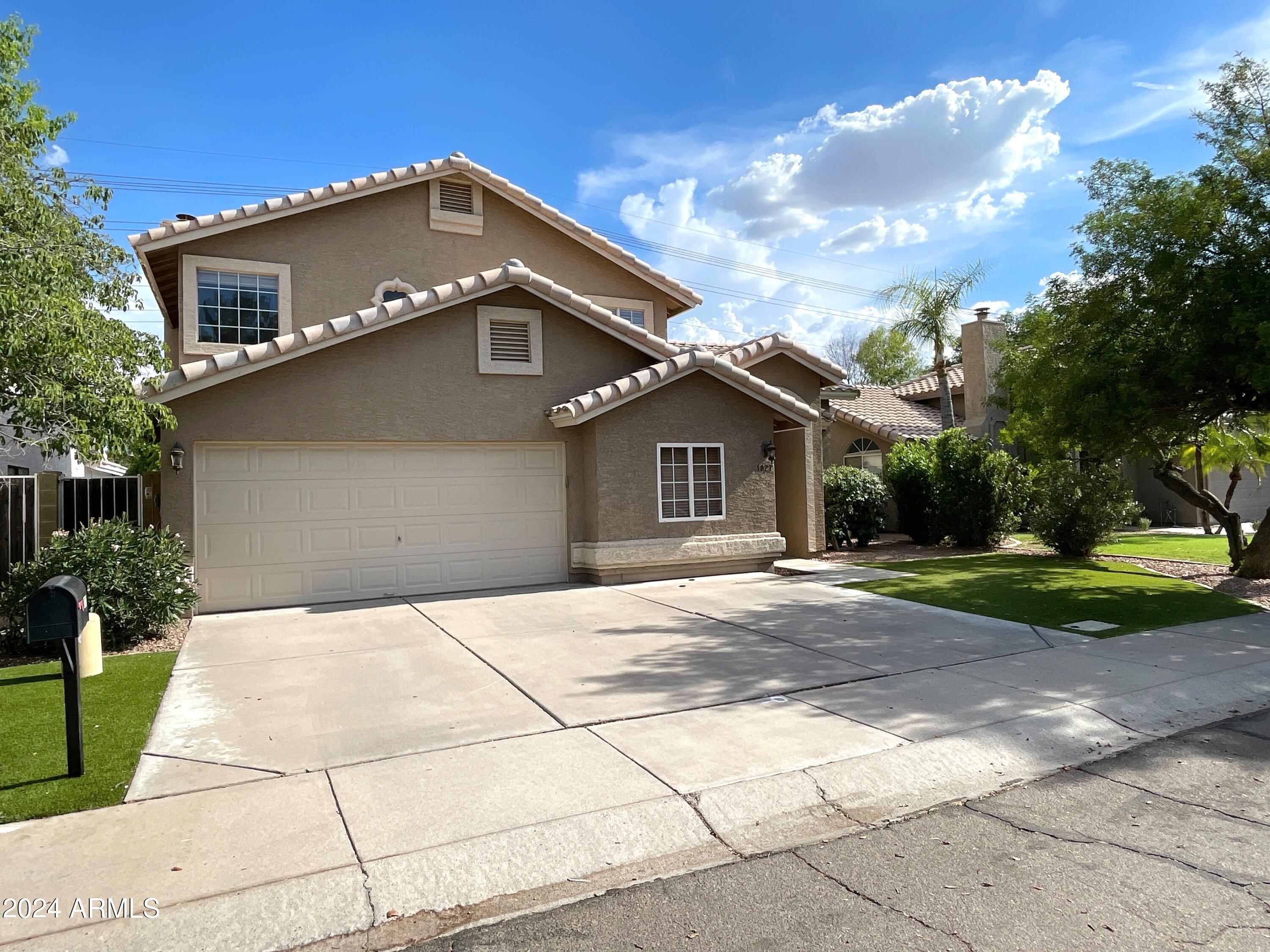 1827 E MARQUETTE Drive