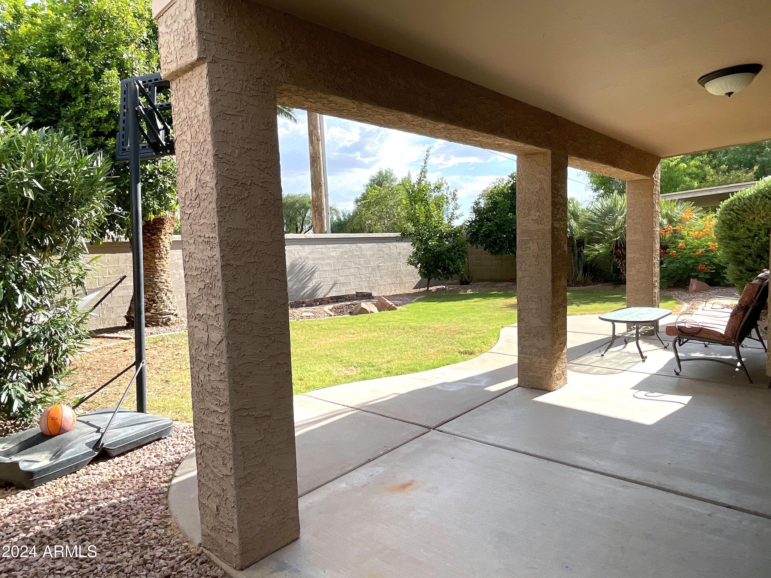 1827 E MARQUETTE Drive