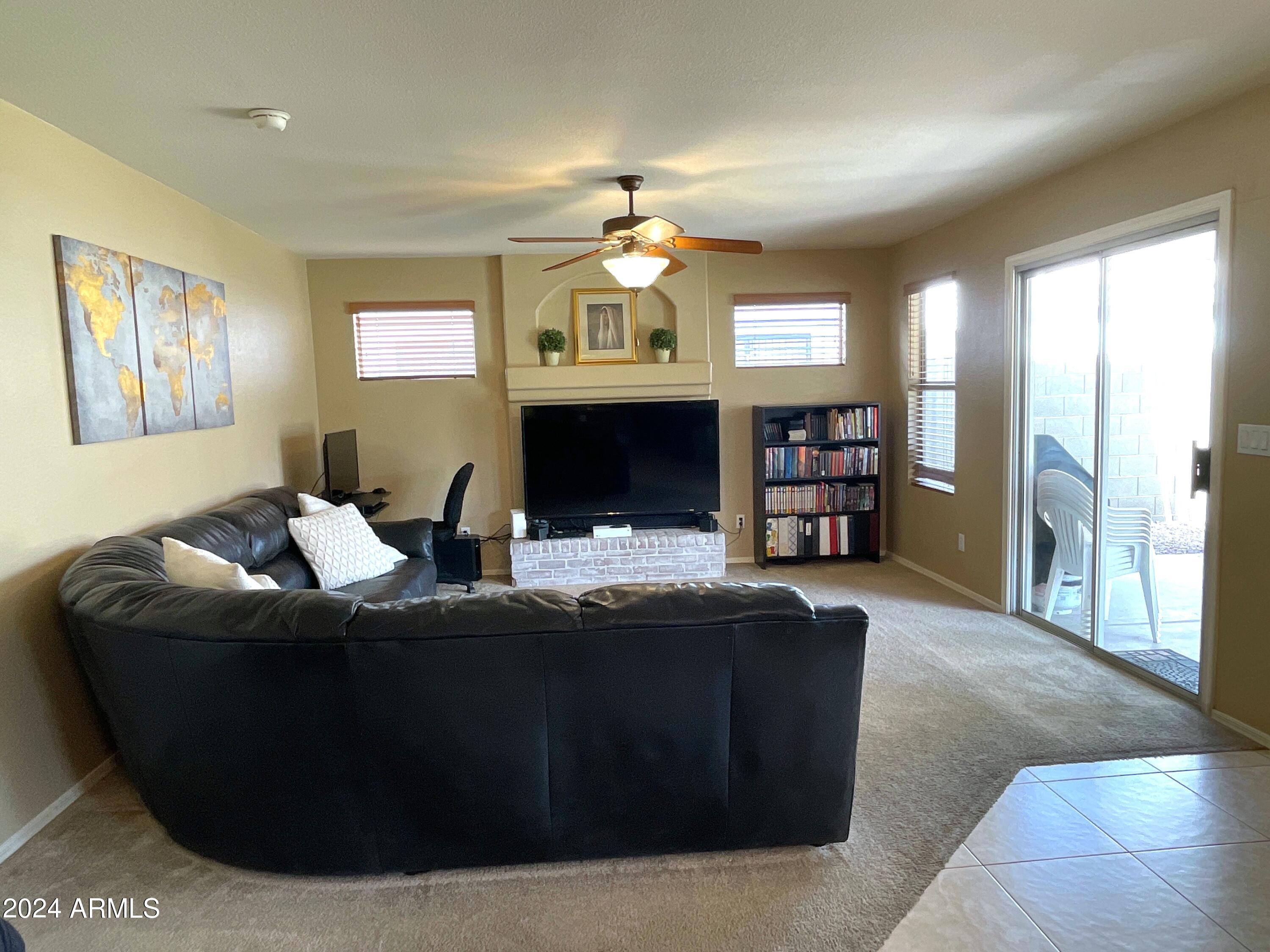 1827 E MARQUETTE Drive