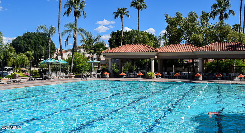 1827 E MARQUETTE Drive