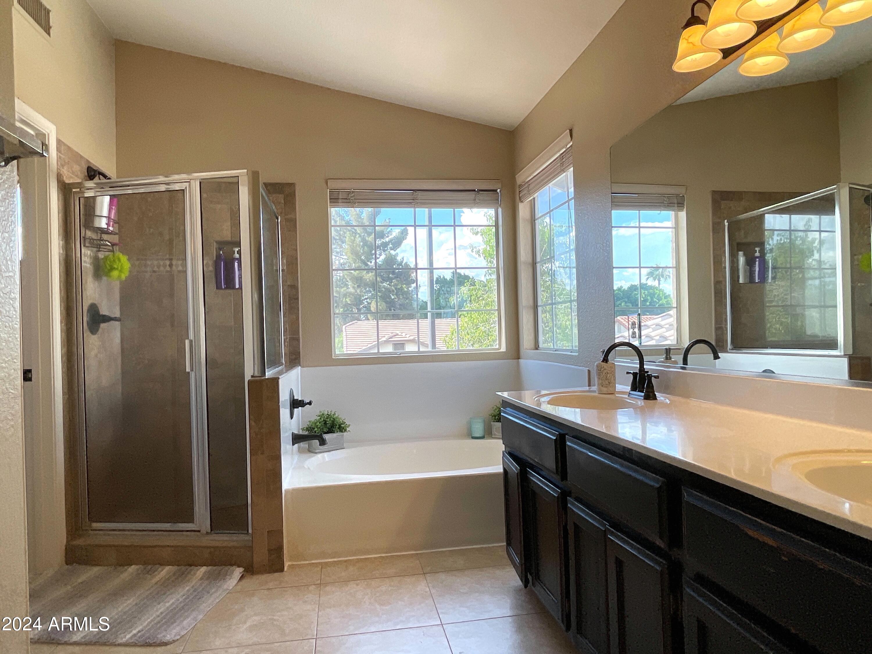 1827 E MARQUETTE Drive