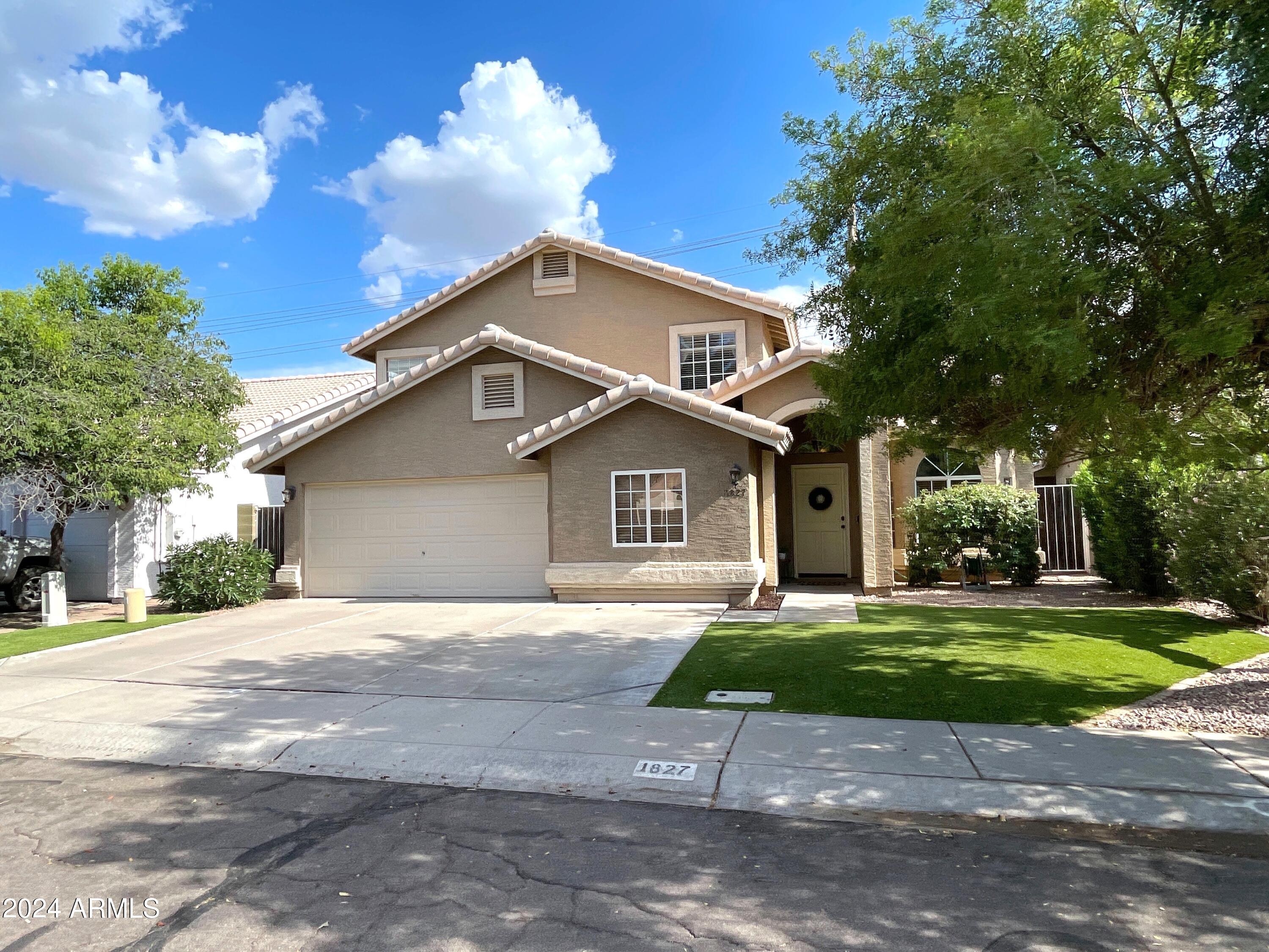 1827 E MARQUETTE Drive