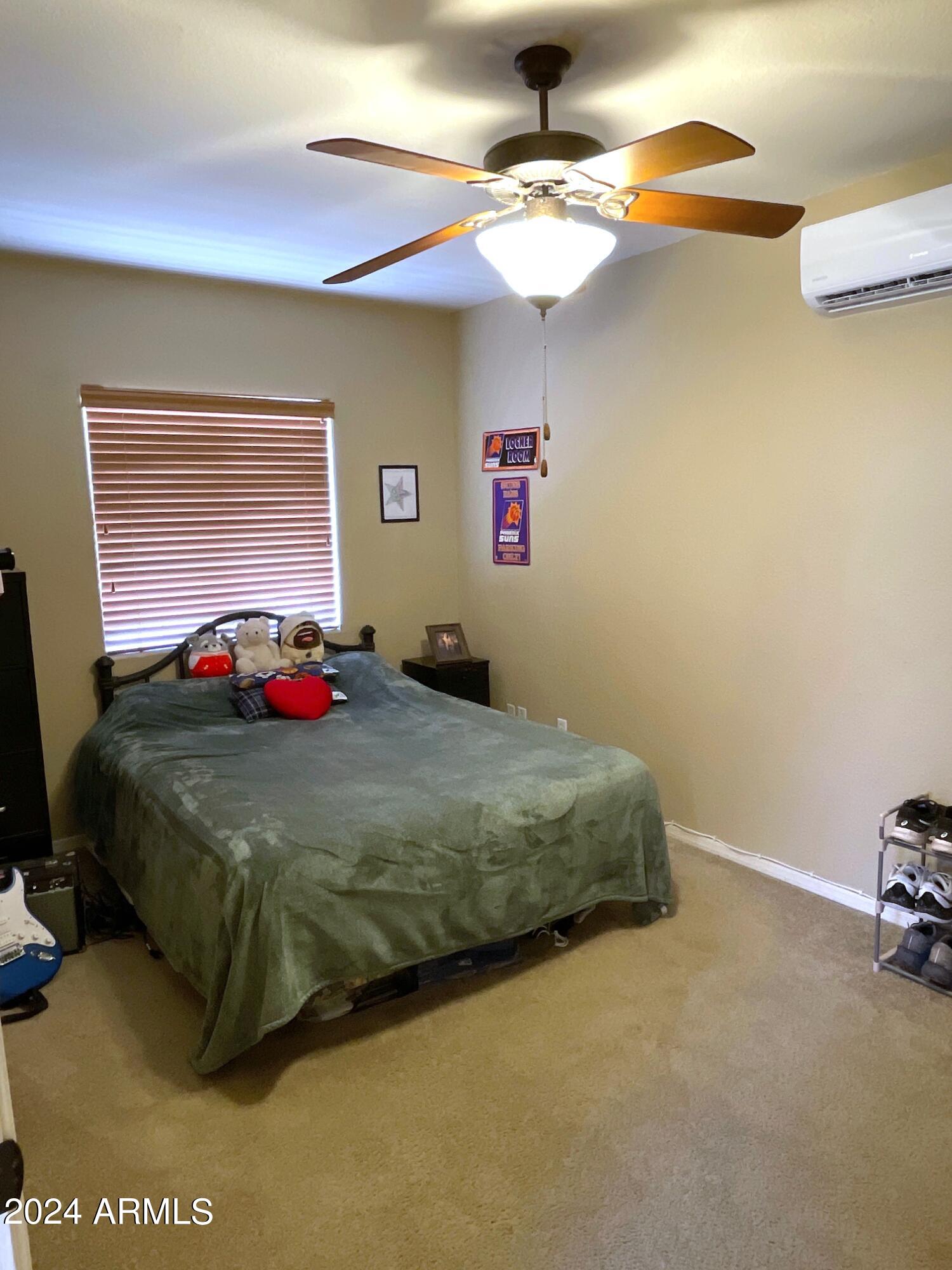 1827 E MARQUETTE Drive