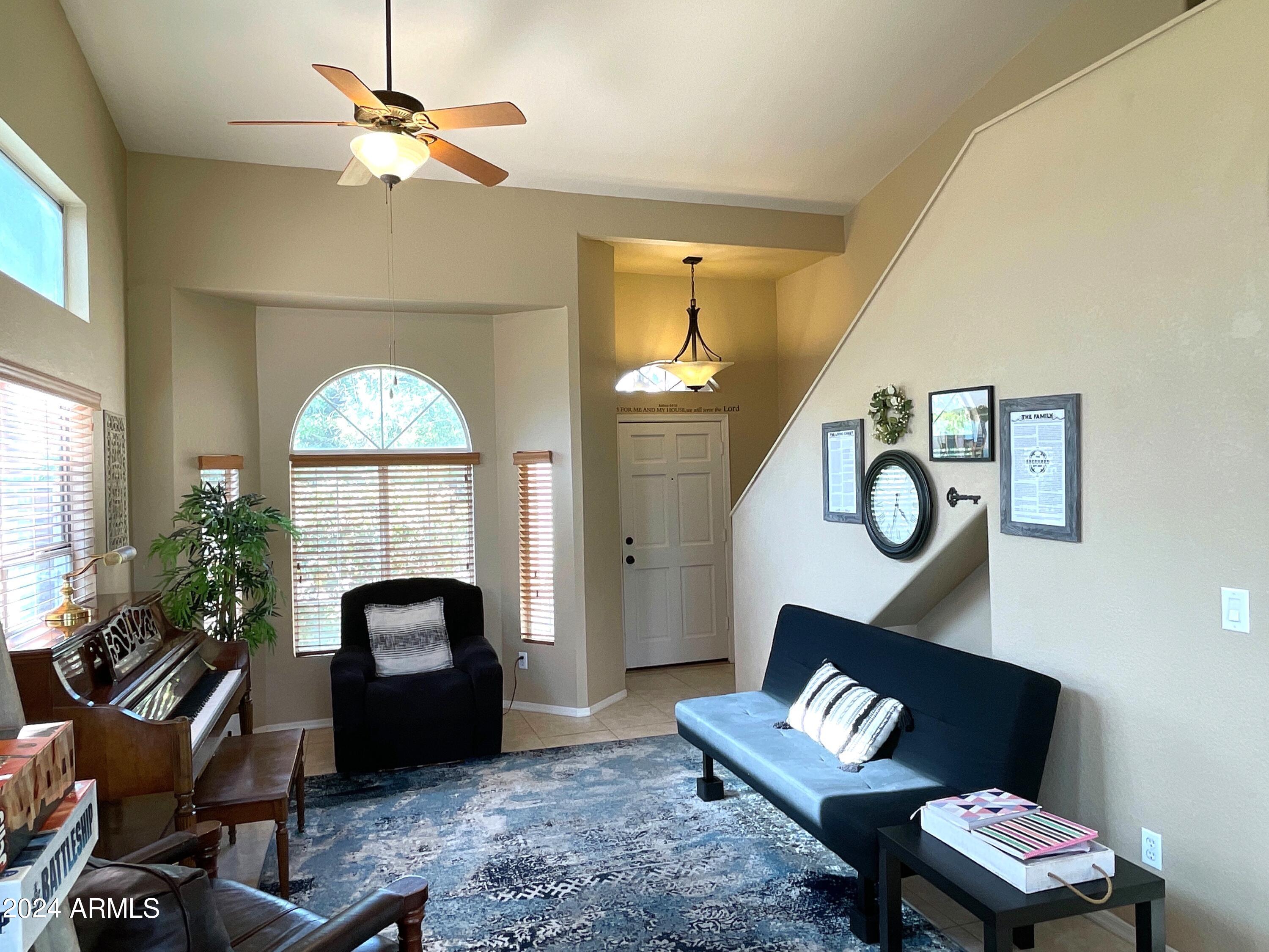 1827 E MARQUETTE Drive