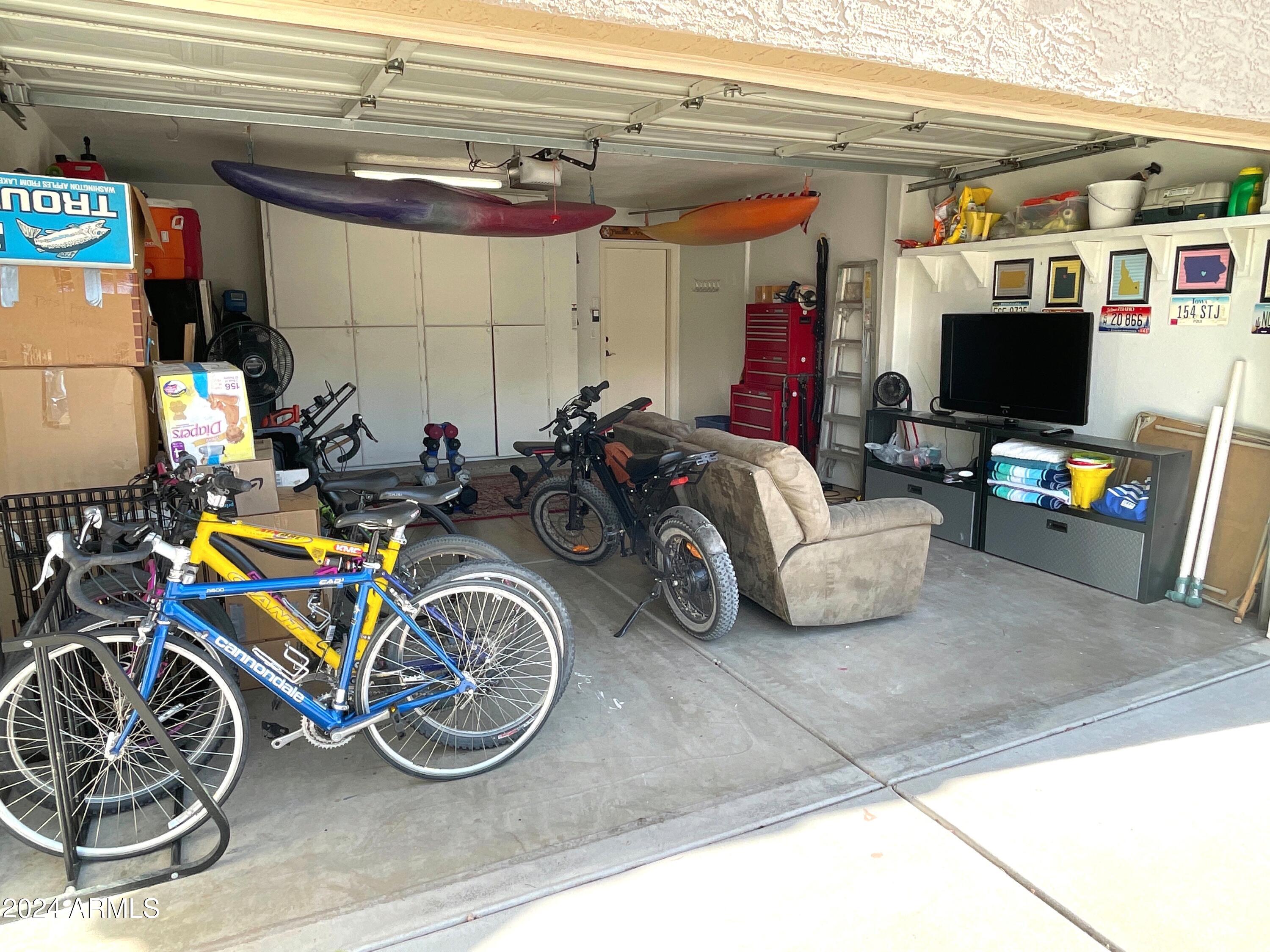 1827 E MARQUETTE Drive