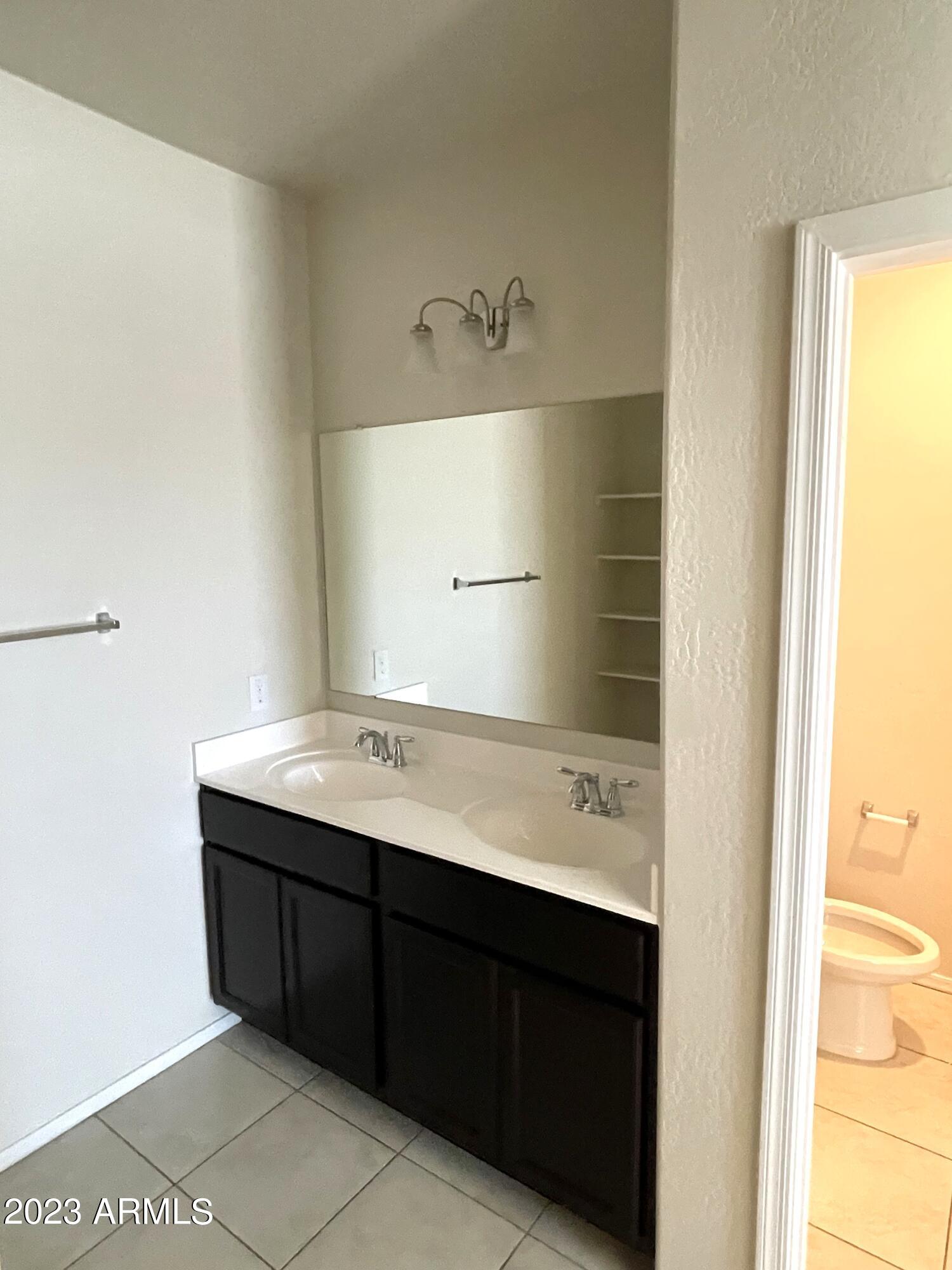 42025 W MANDERAS Lane