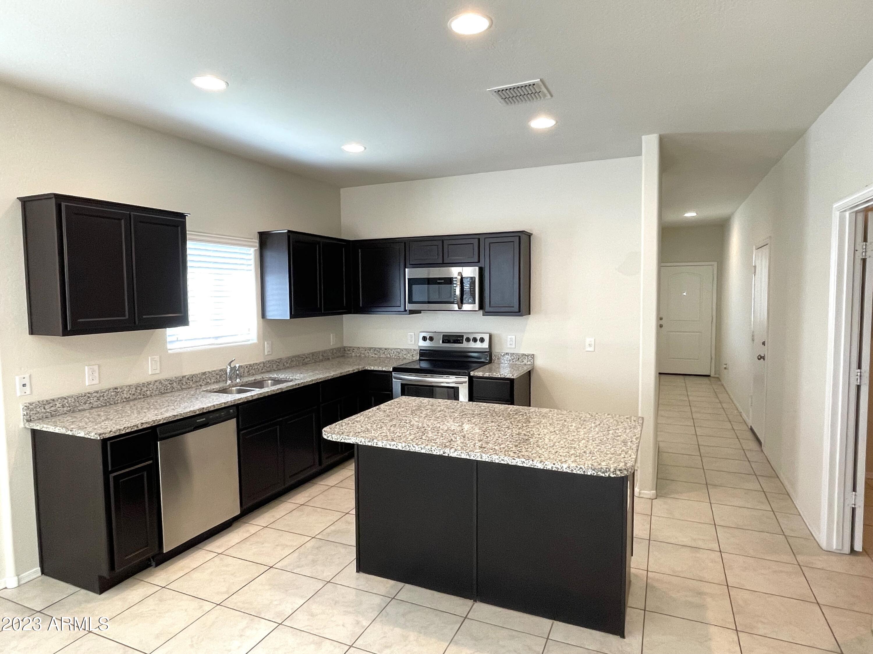 42025 W MANDERAS Lane